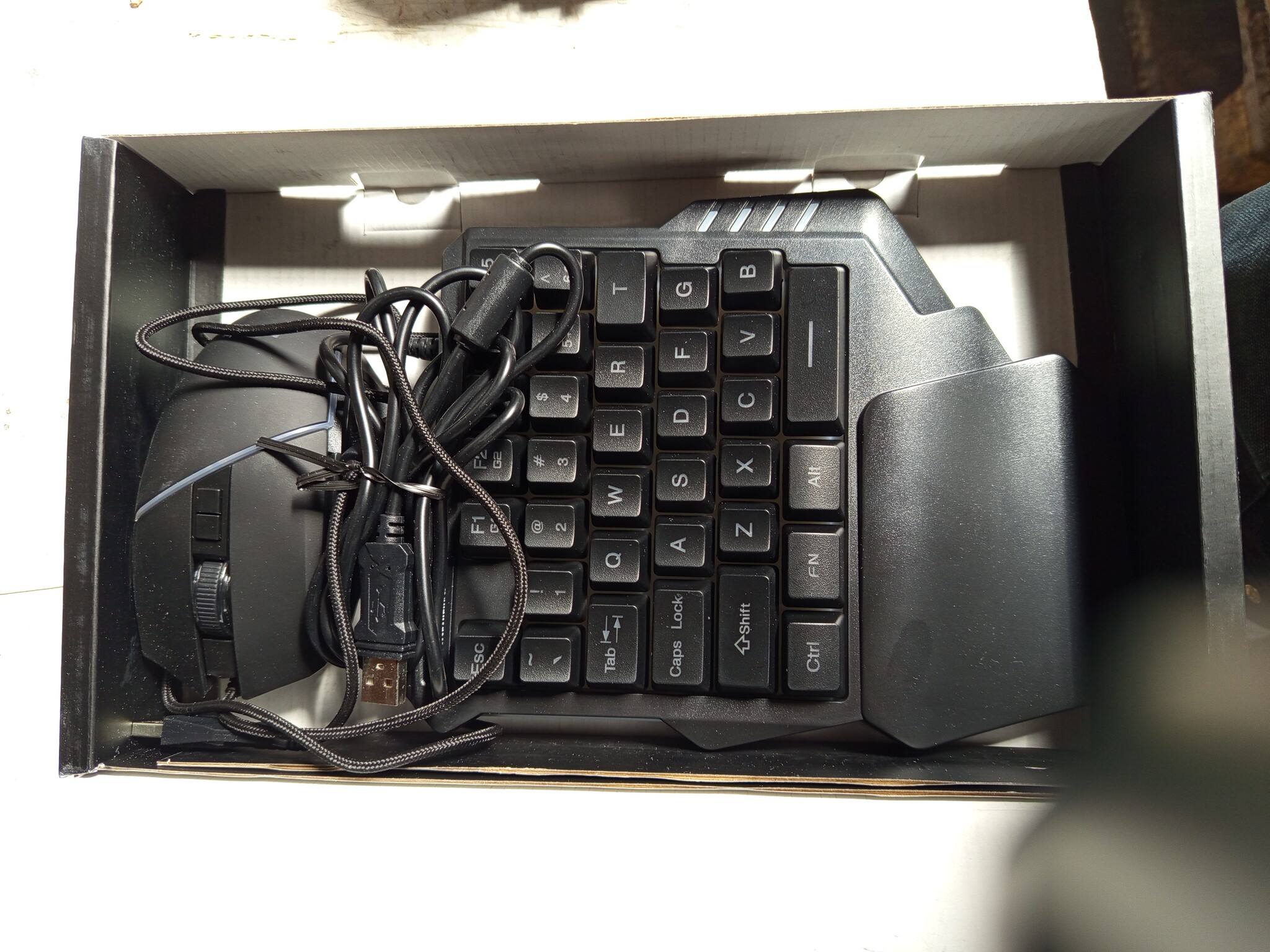Gaming Toetsenbord & Muis Set | 35 Toetsen | RGB | 6400 DPI | 52% Korting