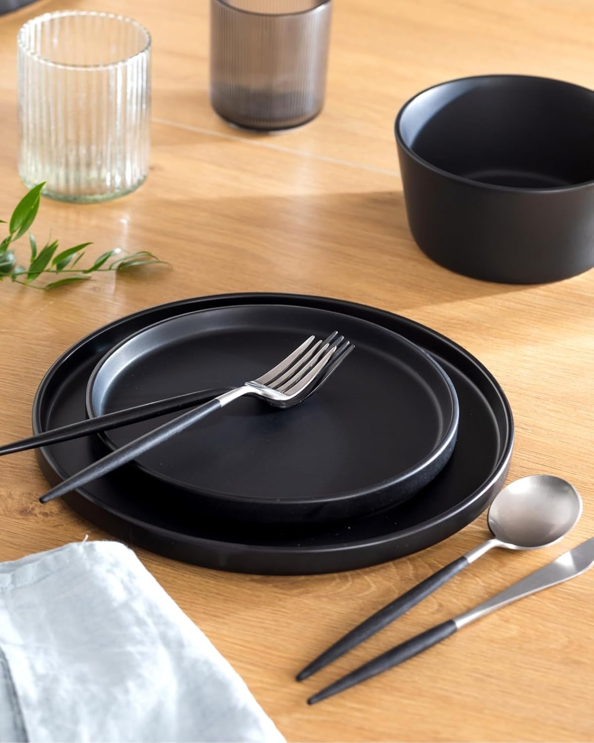 18-delig Zwart Aardewerk Servies - 34% Korting!