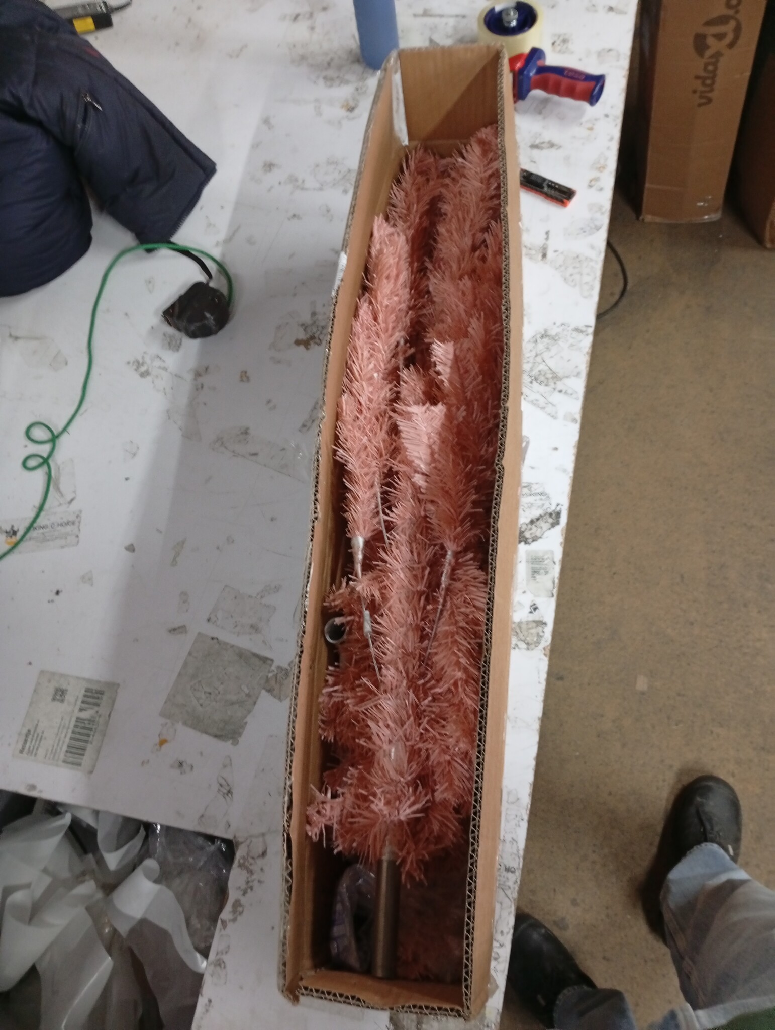 Roze Halve Kunstkerstboom 180cm - 67% Korting!
