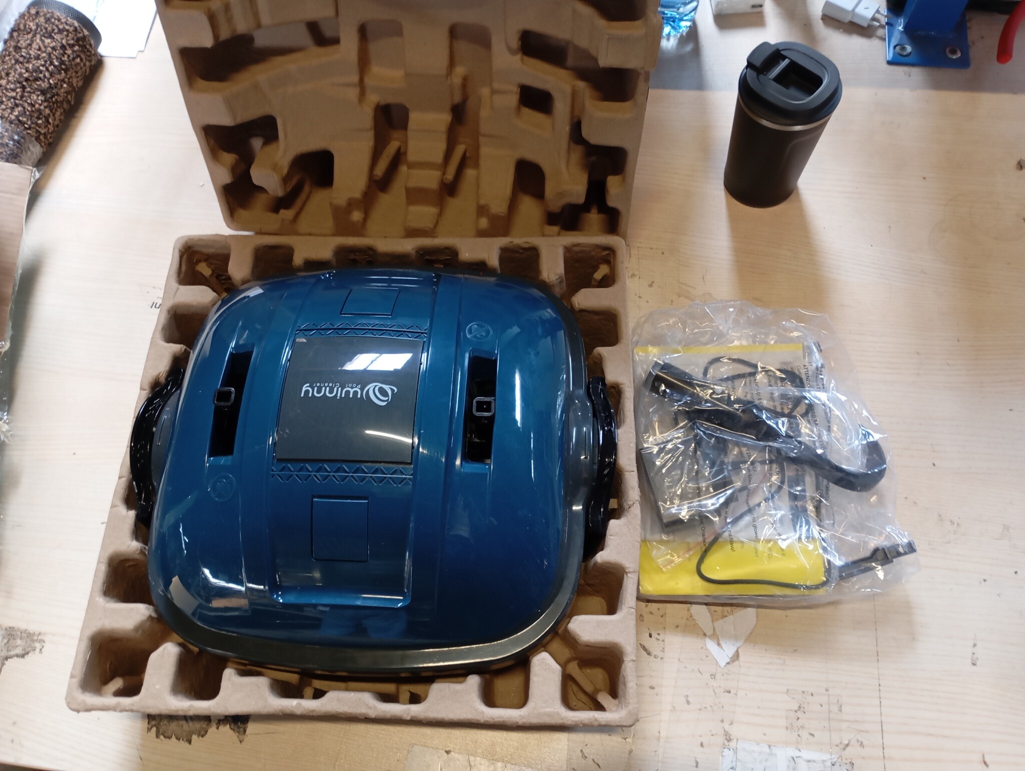 WINNY POOL CLEANER Zwembadrobot bovengronds voor zwembad, 80 m², draadloze zwembadrobot met dubbele motoriek, autonoom parkeren | reinigingsrobot met batterij 100 minuten donkerblauw
