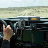 Radioddity CB-27 Pro 40-kanaals mini-CB-radio met AM/FM-noodkanaal 9/19, 4 W zendvermogen, VOX, RF Boost en externe handmicrofoon