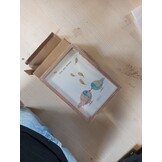 Drievoudige 5x7 Fotolijst Scharnierende Vouwbare Houten Fotolijst met Glazen Voorkant Staand Verticaal op Bureau Hout