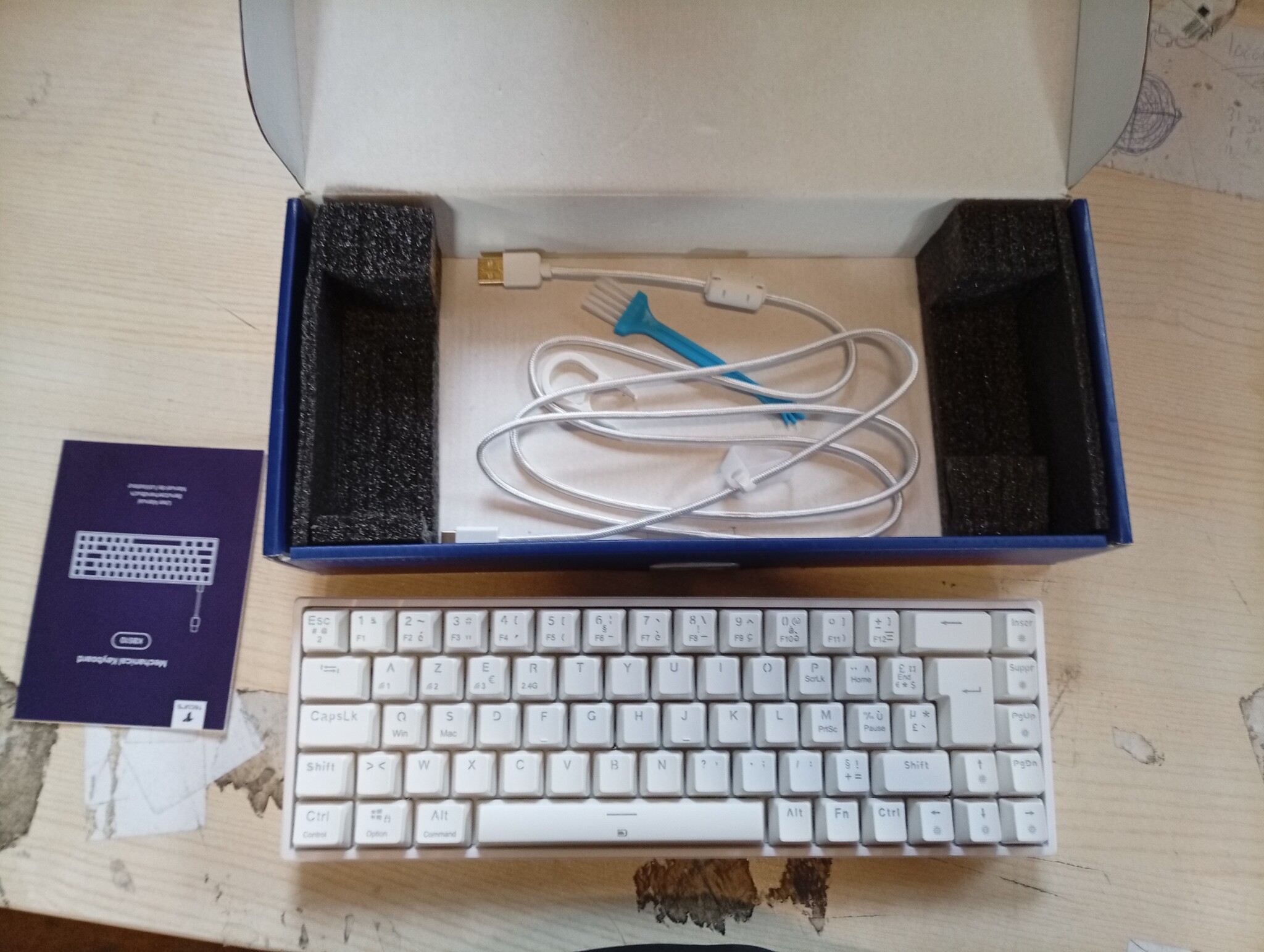 TECURS Mechanisch Gaming Toetsenbord Azerty 65% TKL Wireless RGB Bluetooth/2.4G/Type-C 68 toetsen Rode switches Wit