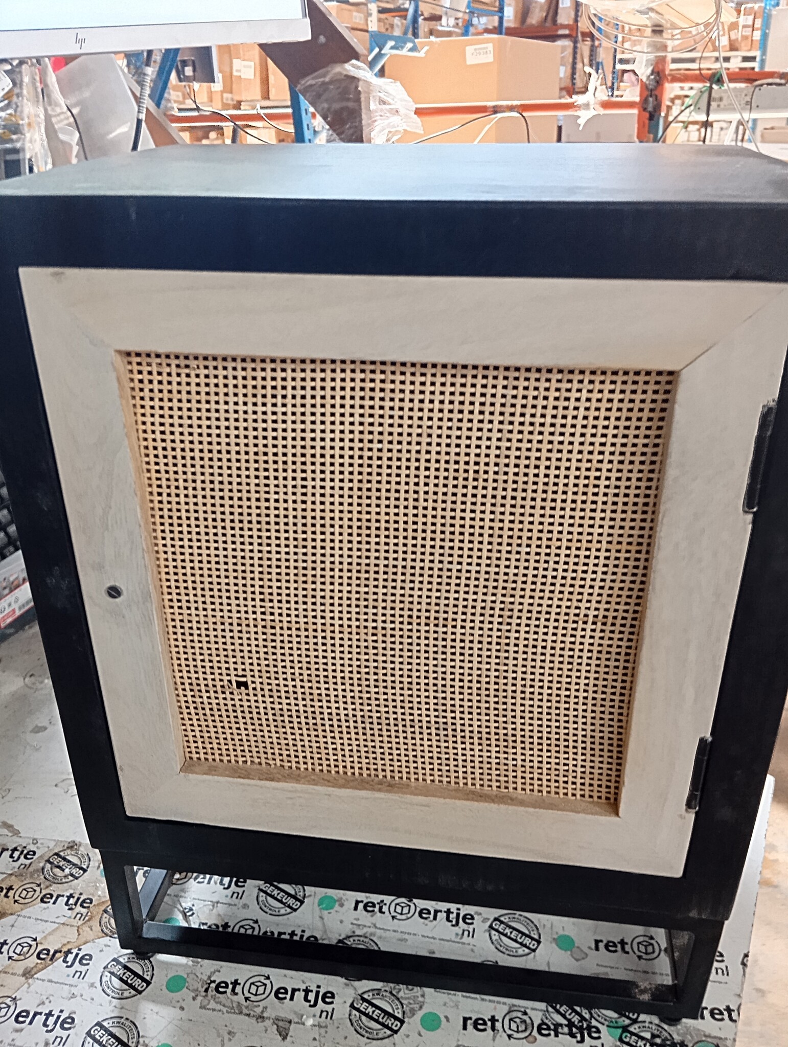 vidaXL Nachtkastje 40x30x50 cm massief mangohout en ijzer zwart