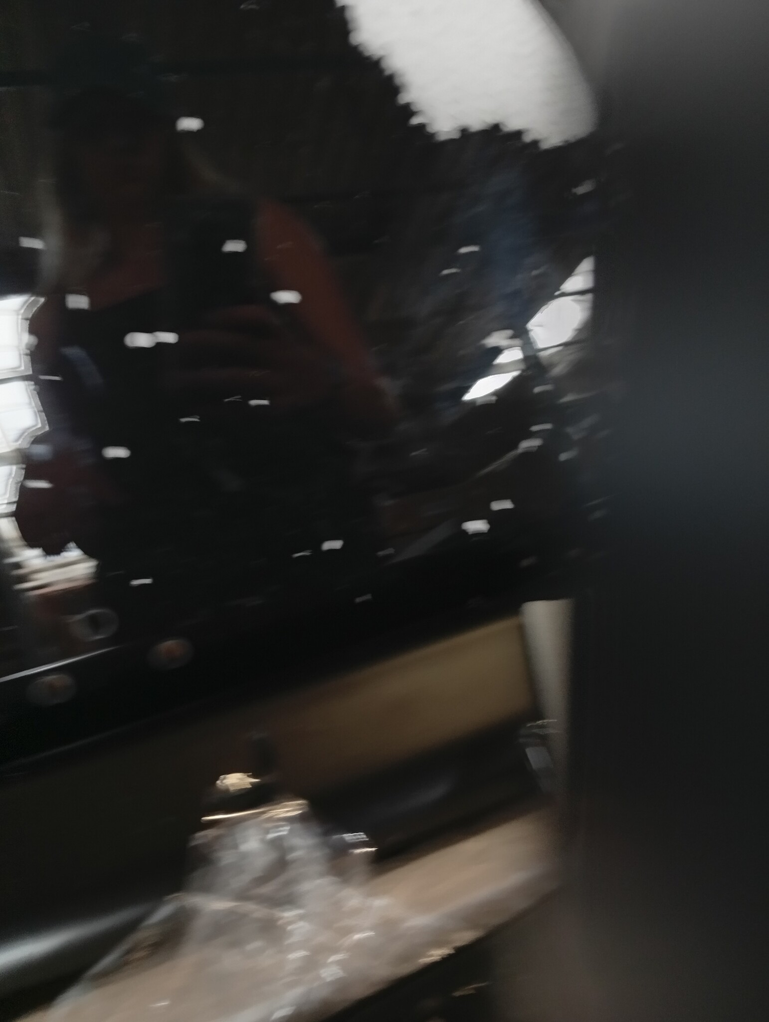 Hemudu Universele TV Standaard L - Voor TV's van 40-86 inch, In Hoogte Verstelbaar, Gehard Glazen Voet