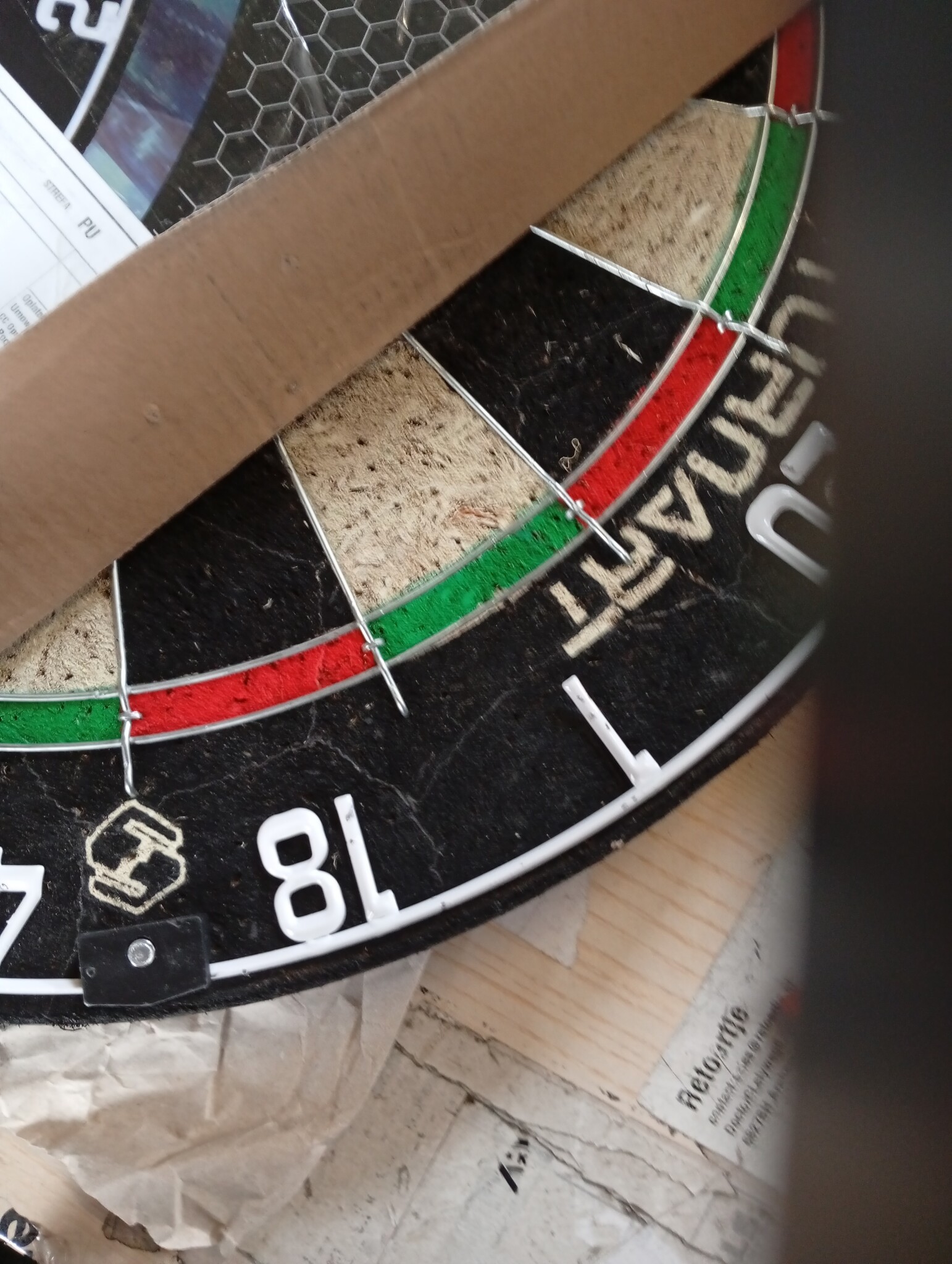 Dartbord Varkenshaar Dartboard Set Met 6 Metalen Tip Darts, Professionele Dartboard Set Met Een Throw(Oche) Line, Een Dartgereedschap en Een Meertalige Instructie