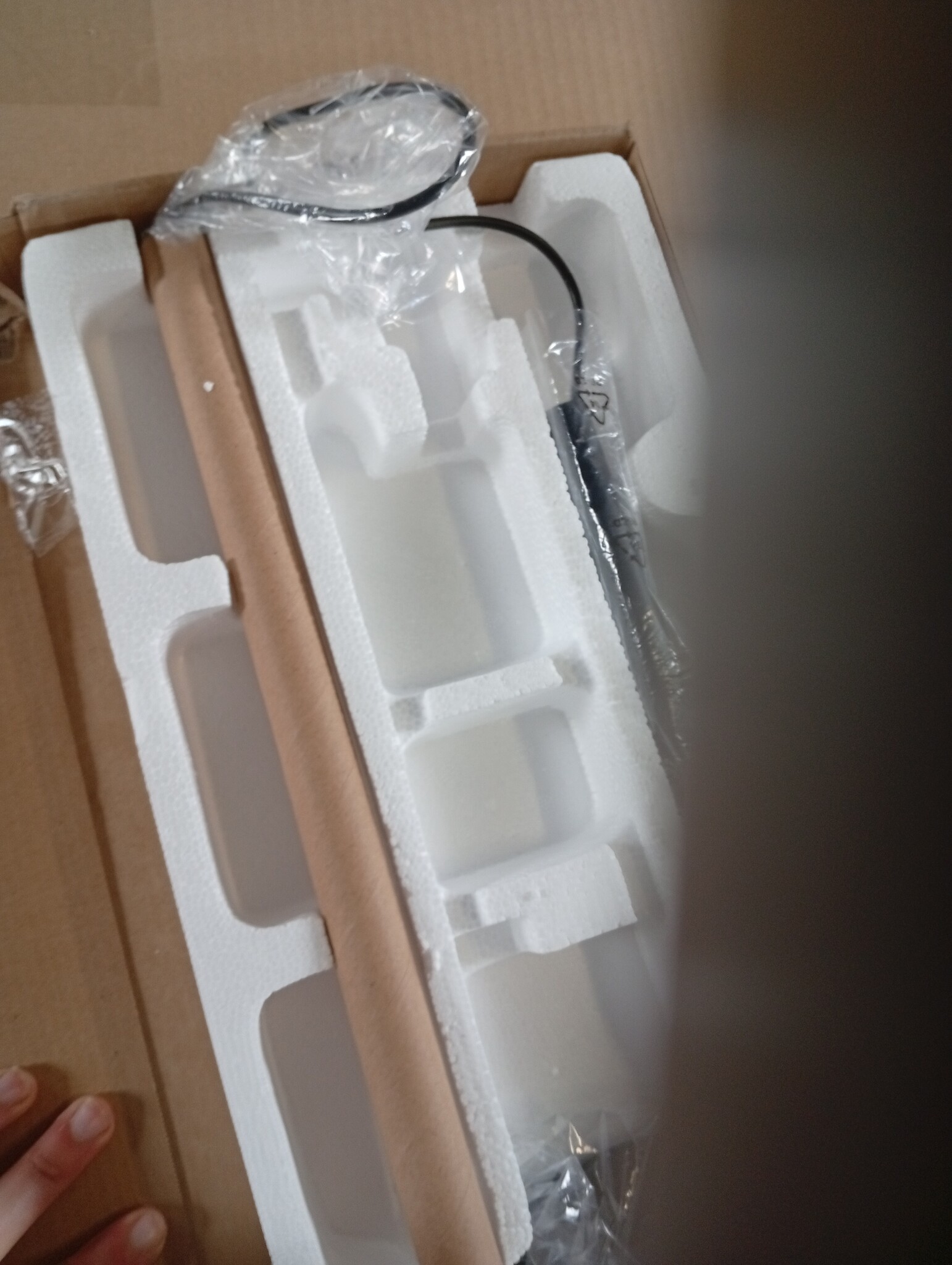 EDISHINE Staande lamp voor woonkamer, dimbare LED staande lamp, moderne vloerlamp met voetschakelaar, 3000K warm wit, 1100 lumen, 147cm lichtzuil voor woonkamer, slaapkamer en kantoor.