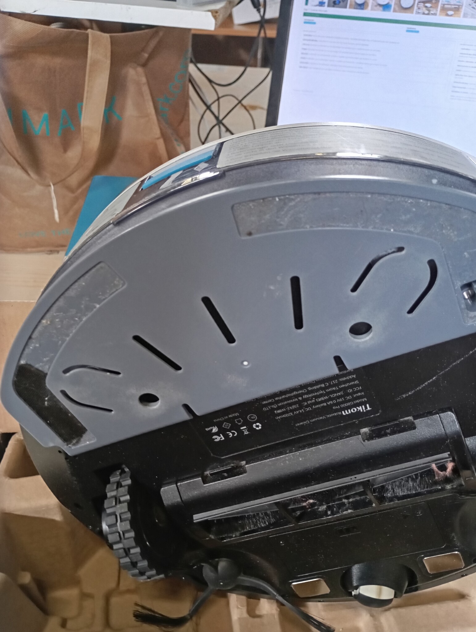 Tikom Robotstofzuiger, G8000 Pro Robotstofzuiger, 2-in-1, 4500 Pa zuigkracht, zelfoplaadbaar, wifi, max. 150 minuten, geschikt voor dierenharen, tapijt, harde vloeren, wit