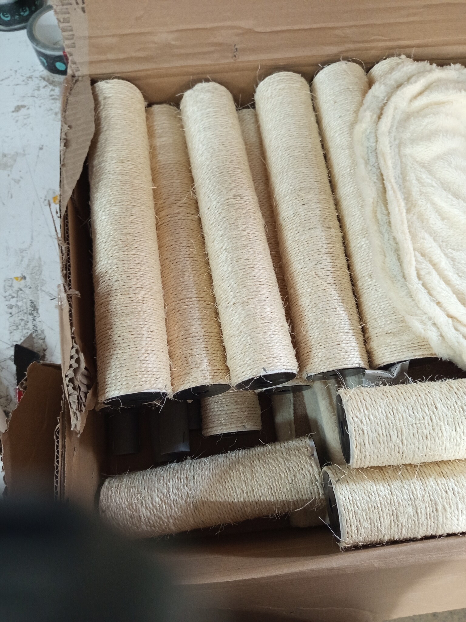 vidaXL Kattenmeubel met sisal krabpalen 147 cm crèmekleurig