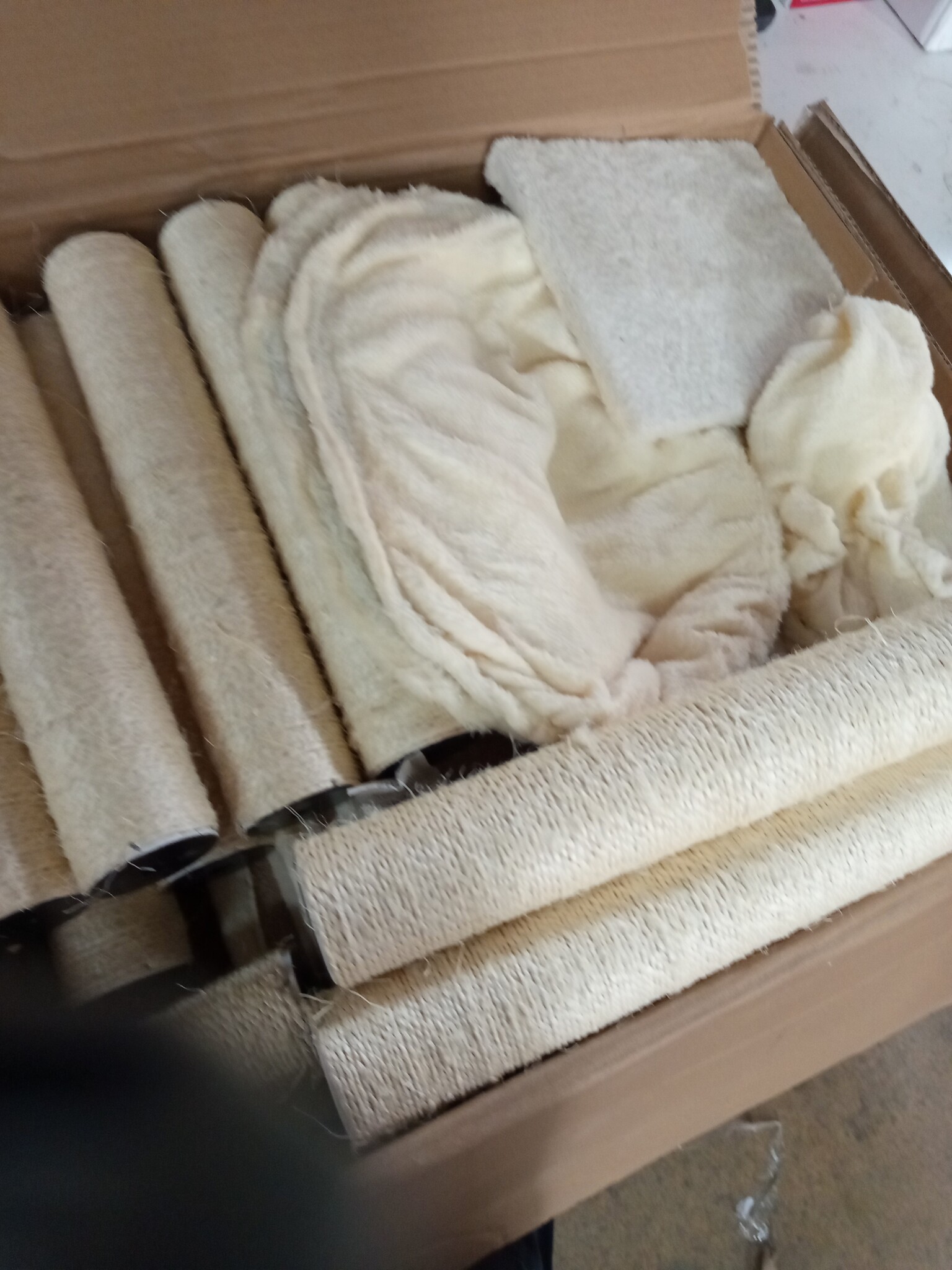 vidaXL Kattenmeubel met sisal krabpalen 147 cm crèmekleurig