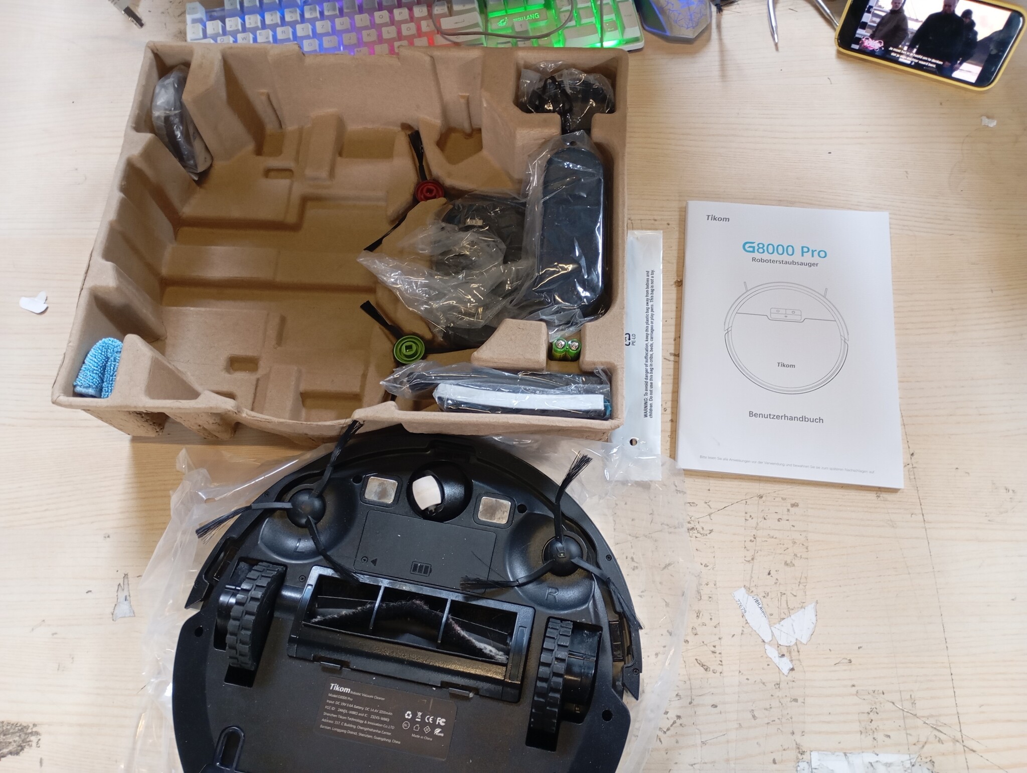 Tikom Robotstofzuiger, G8000 Pro Robotstofzuiger, 2-in-1, 4500 Pa zuigkracht, zelfoplaadbaar, wifi, max. 150 minuten, geschikt voor dierenharen, tapijt, harde vloeren, wit