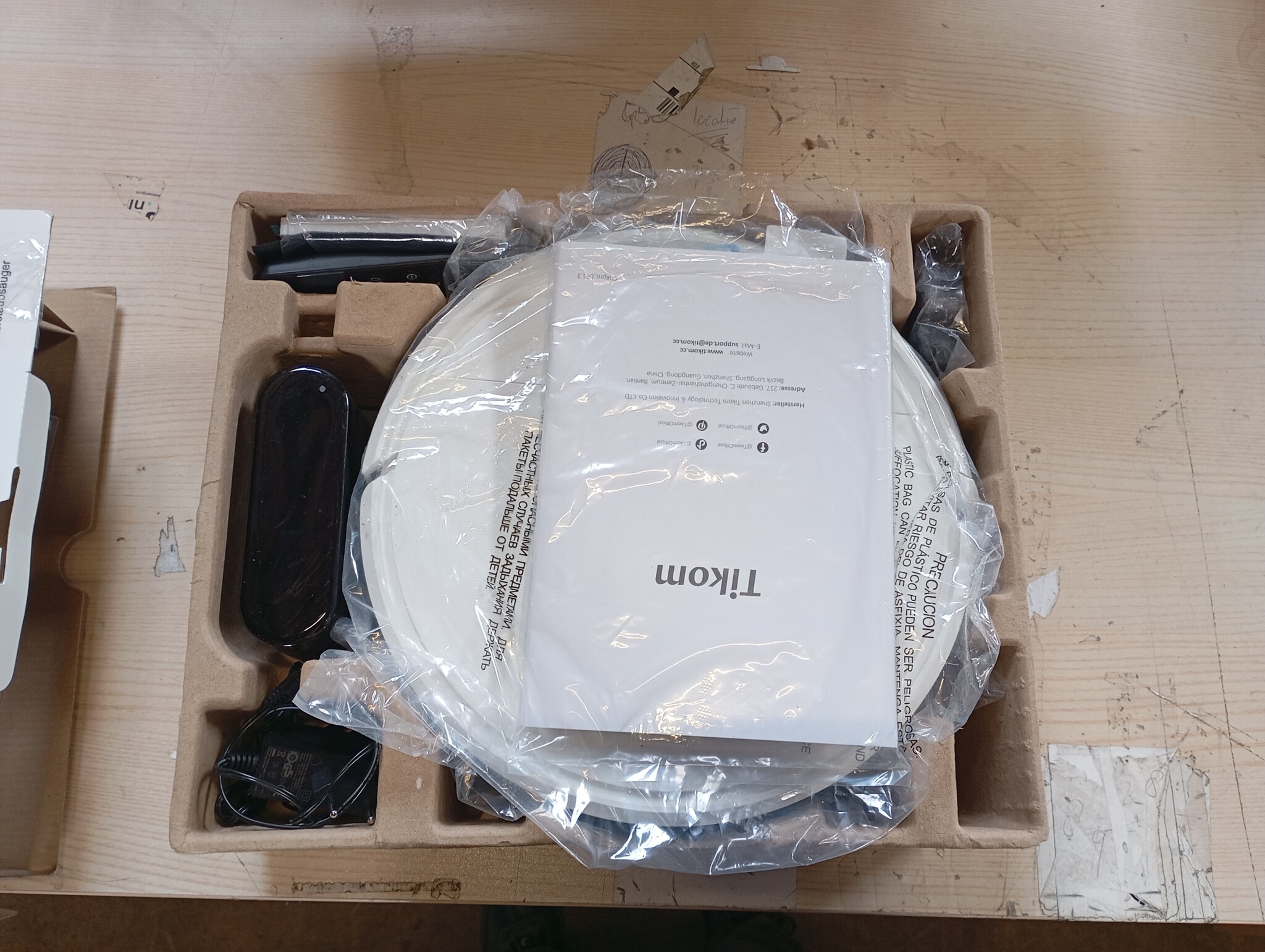 Tikom Robotstofzuiger, G8000 Pro Robotstofzuiger, 2-in-1, 4500 Pa zuigkracht, zelfoplaadbaar, wifi, max. 150 minuten, geschikt voor dierenharen, tapijt, harde vloeren, wit