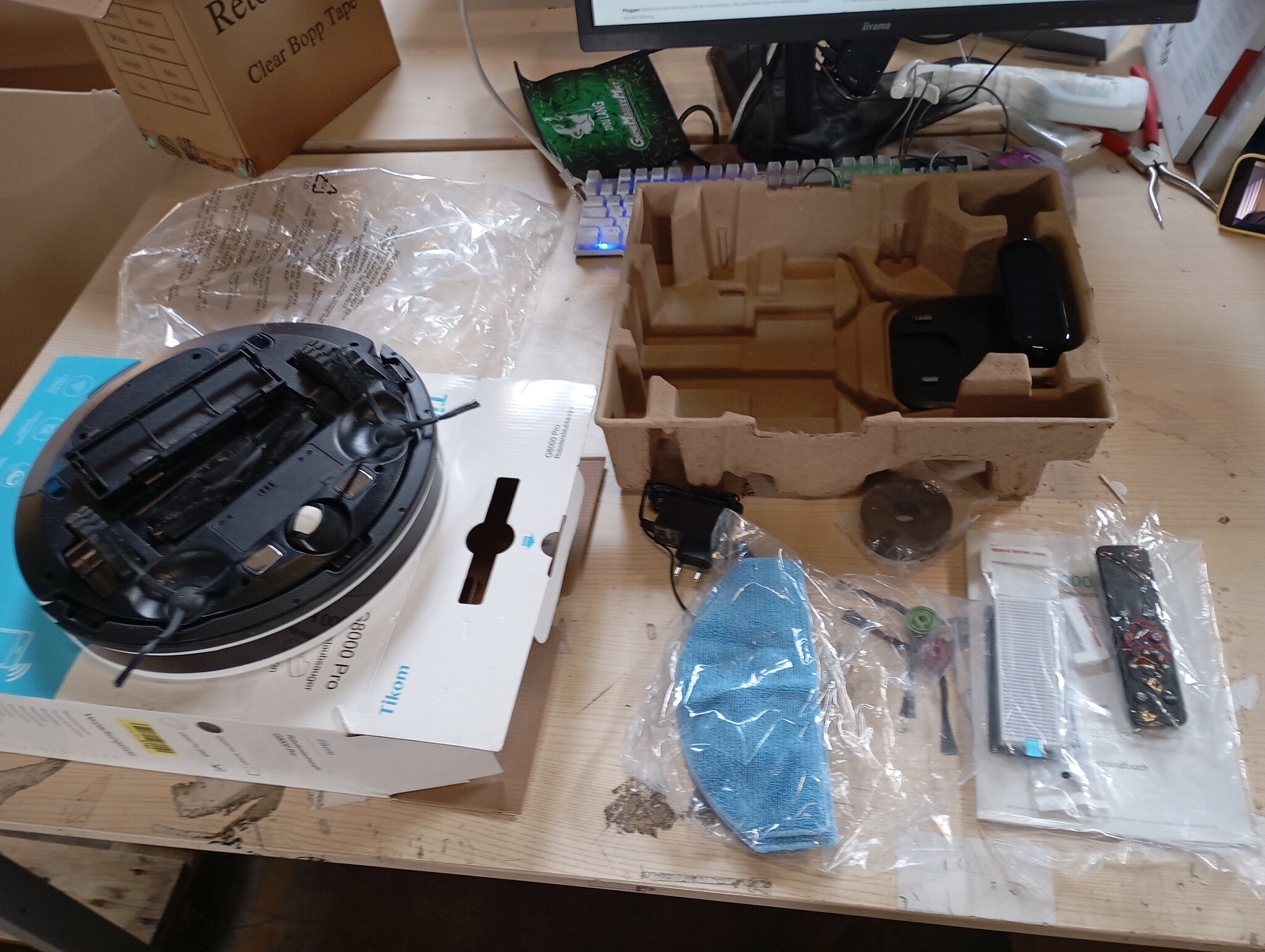Tikom Robotstofzuiger, G8000 Pro Robotstofzuiger, 2-in-1, 4500 Pa zuigkracht, zelfoplaadbaar, wifi, max. 150 minuten, geschikt voor dierenharen, tapijt, harde vloeren, wit