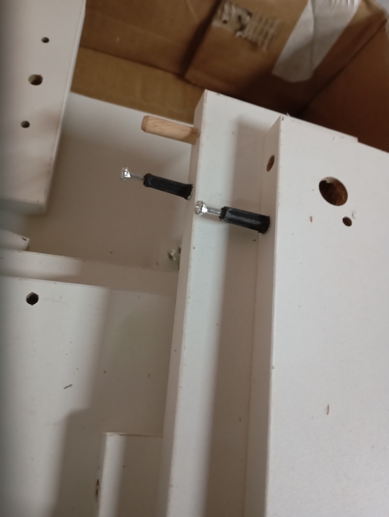 Smalle badkamerkast met wielen, bewerkt hout, wit - 54% korting