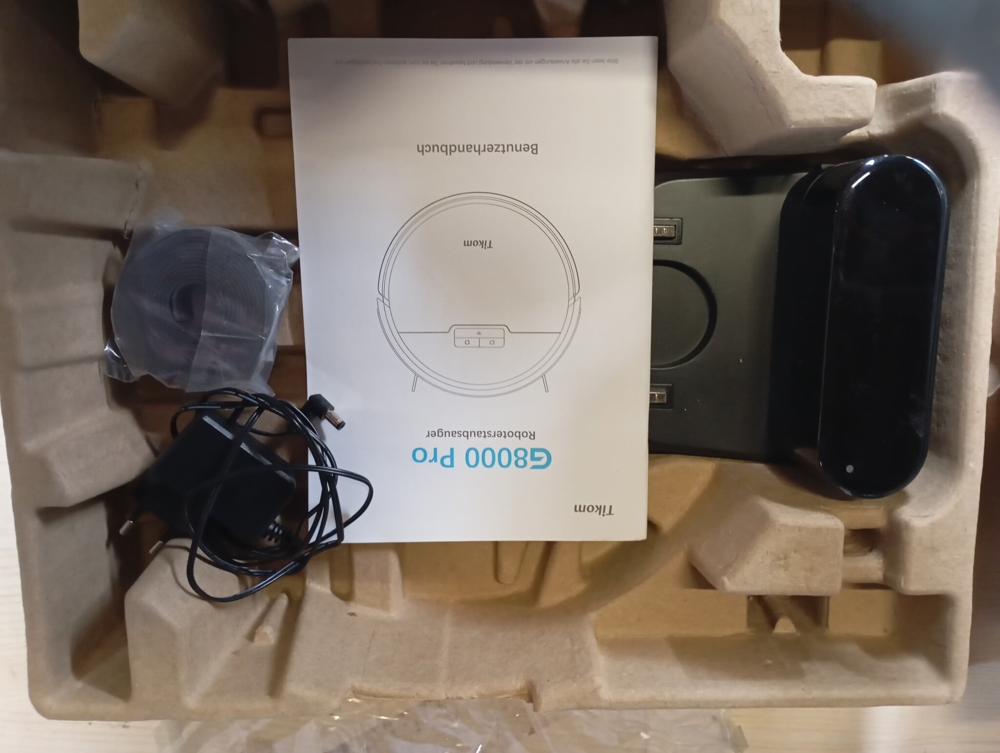 Tikom Robotstofzuiger, G8000 Pro Robotstofzuiger, 2-in-1, 4500 Pa zuigkracht, zelfoplaadbaar, wifi, max. 150 minuten, geschikt voor dierenharen, tapijt, harde vloeren, wit