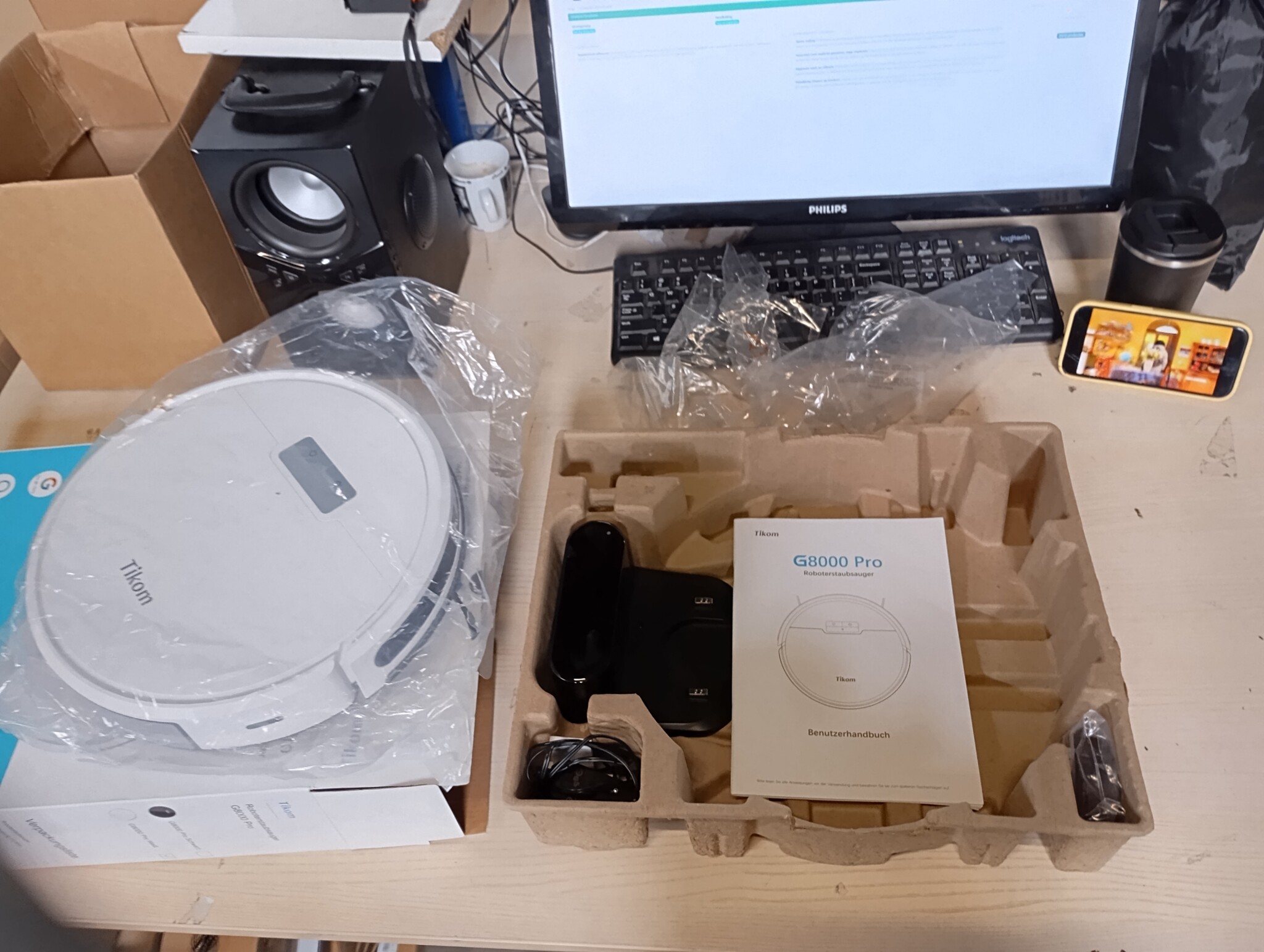 Tikom Robotstofzuiger, G8000 Pro Robotstofzuiger, 2-in-1, 4500 Pa zuigkracht, zelfoplaadbaar, wifi, max. 150 minuten, geschikt voor dierenharen, tapijt, harde vloeren, wit