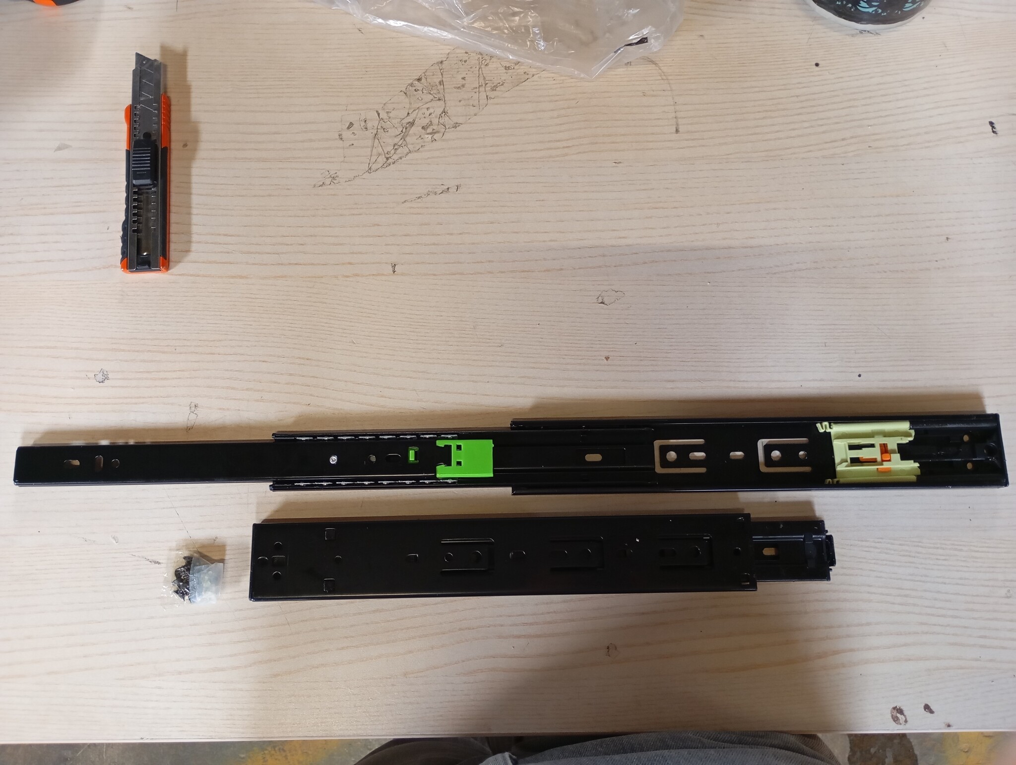VADANIA VF1245 Ladegeleiders 300 mm Push-to-Open, Zwart Metaal, 45 kg Belastbaar, 1 Paar