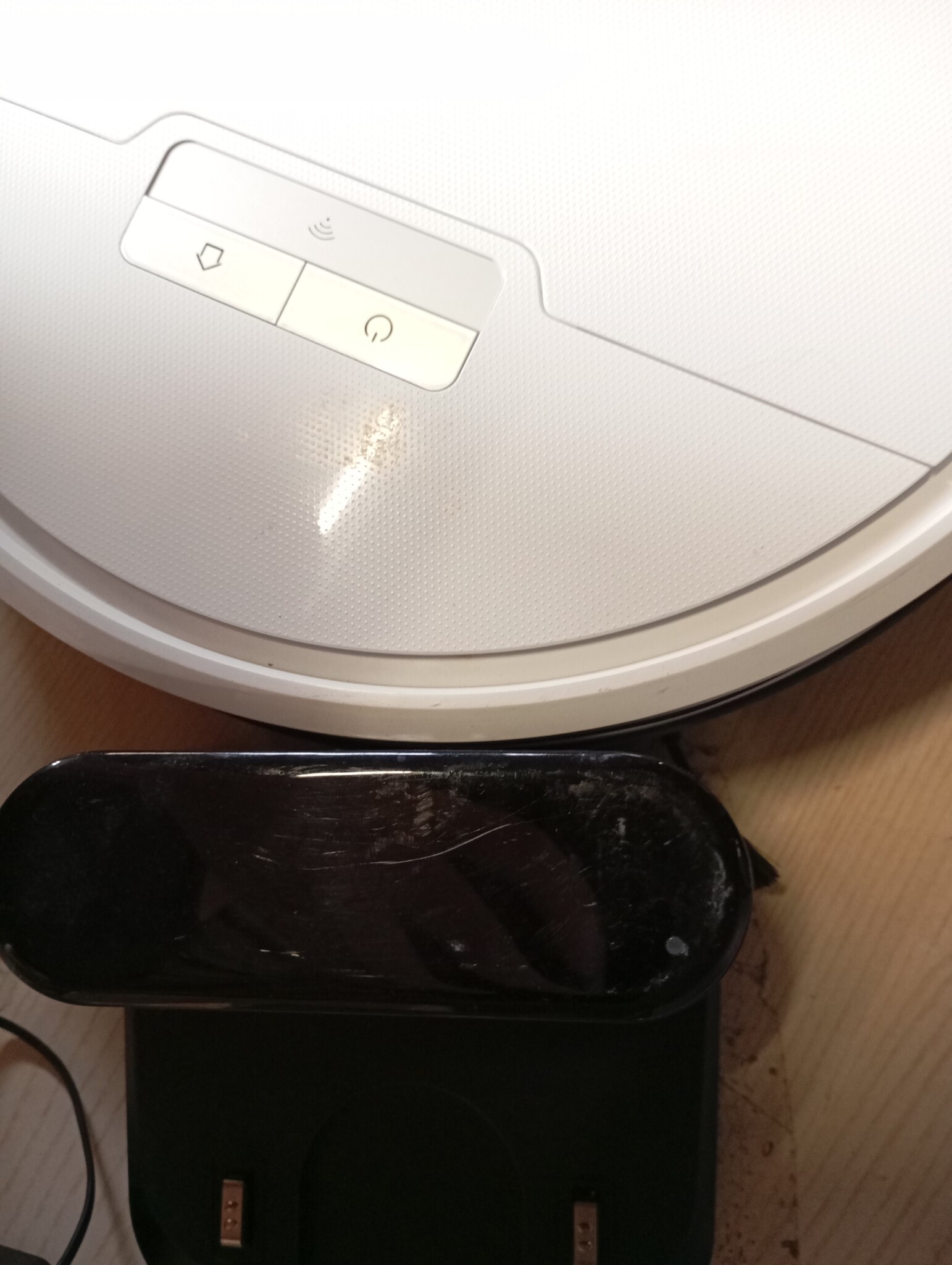 Tikom Robotstofzuiger, G8000 Pro Robotstofzuiger, 2-in-1, 4500 Pa zuigkracht, zelfoplaadbaar, wifi, max. 150 minuten, geschikt voor dierenharen, tapijt, harde vloeren, wit