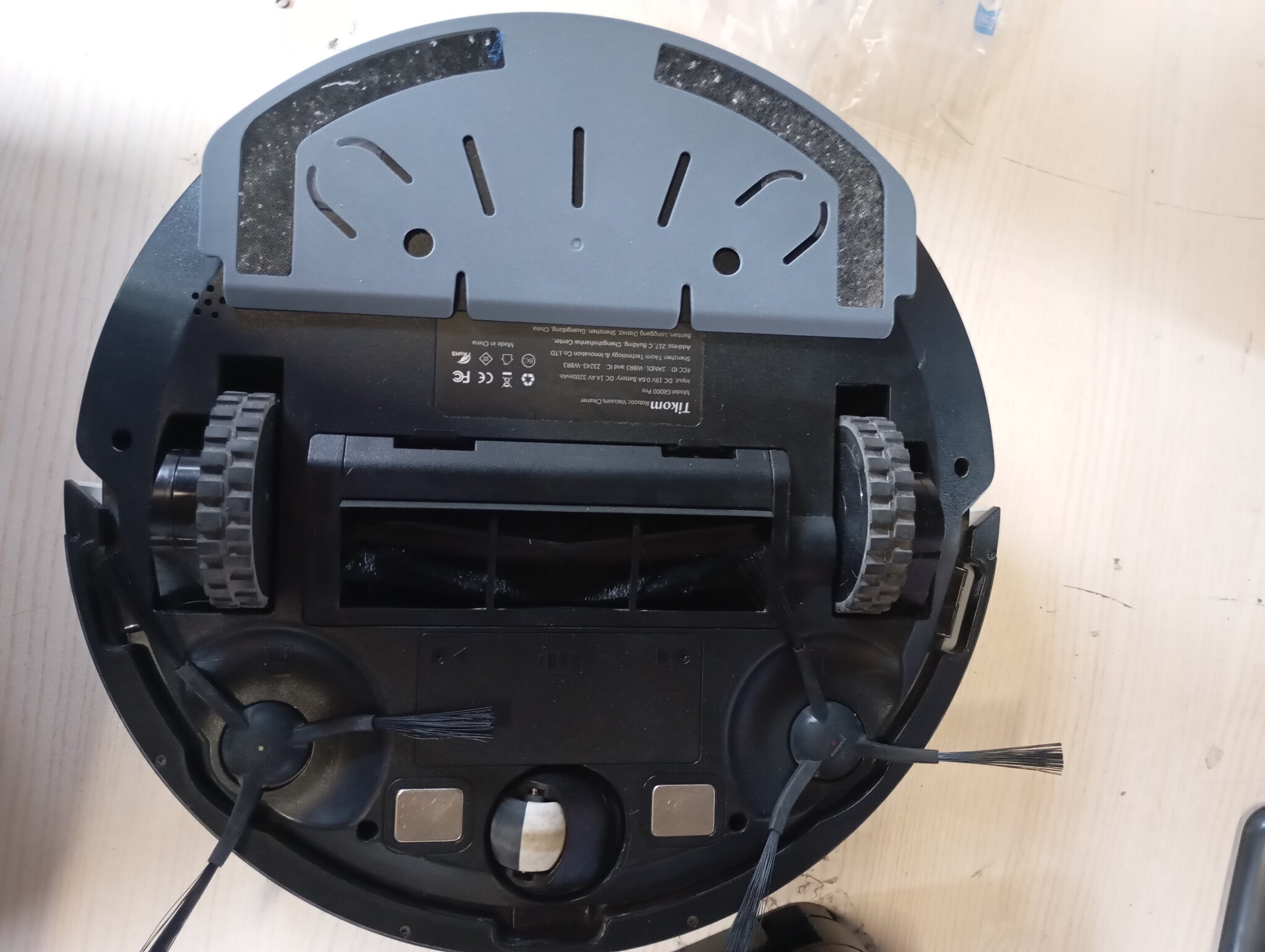 Tikom Robotstofzuiger, G8000 Pro Robotstofzuiger, 2-in-1, 4500 Pa zuigkracht, zelfoplaadbaar, wifi, max. 150 minuten, geschikt voor dierenharen, tapijt, harde vloeren, wit