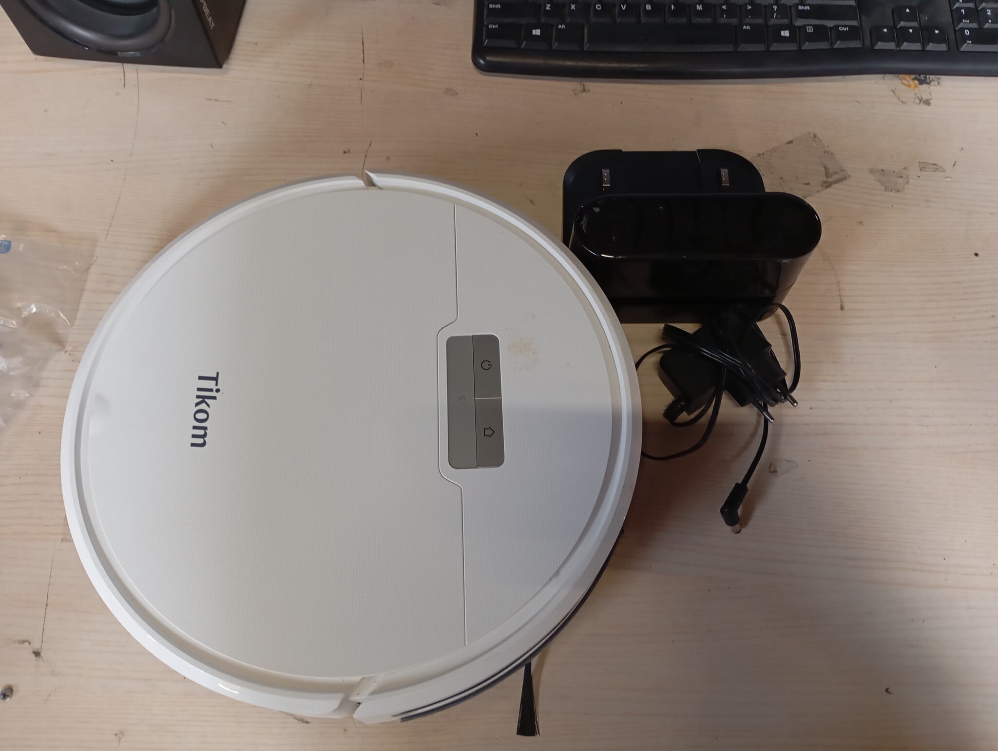 Tikom Robotstofzuiger, G8000 Pro Robotstofzuiger, 2-in-1, 4500 Pa zuigkracht, zelfoplaadbaar, wifi, max. 150 minuten, geschikt voor dierenharen, tapijt, harde vloeren, wit