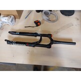 26/27,5/29 inch magnesiumlegering mountainbike vork terugslaginstelling, luchtvering voorvork 100 mm veerweg, 9 mm as, schijfrem