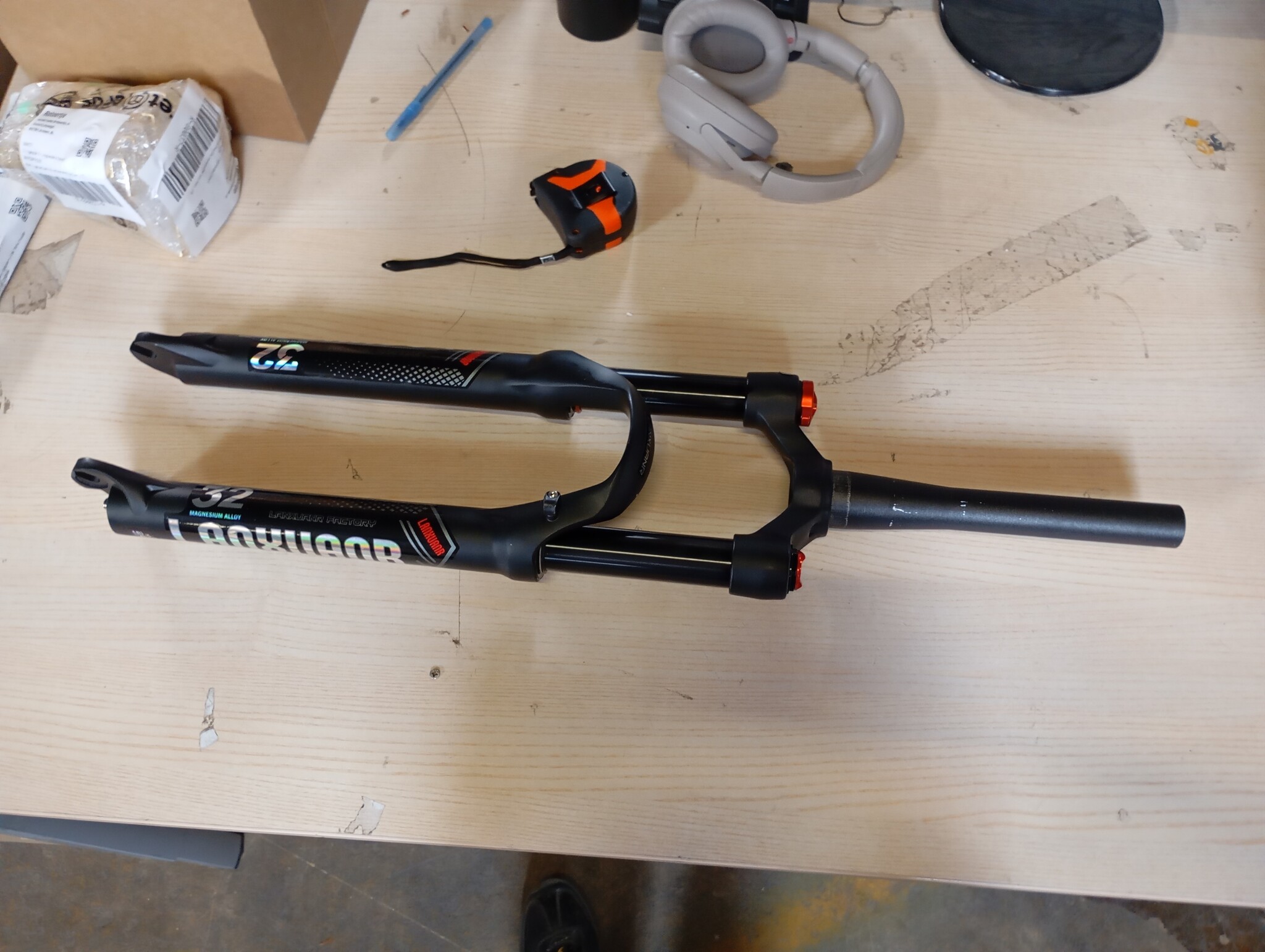26/27,5/29 inch magnesiumlegering mountainbike vork terugslaginstelling, luchtvering voorvork 100 mm veerweg, 9 mm as, schijfrem