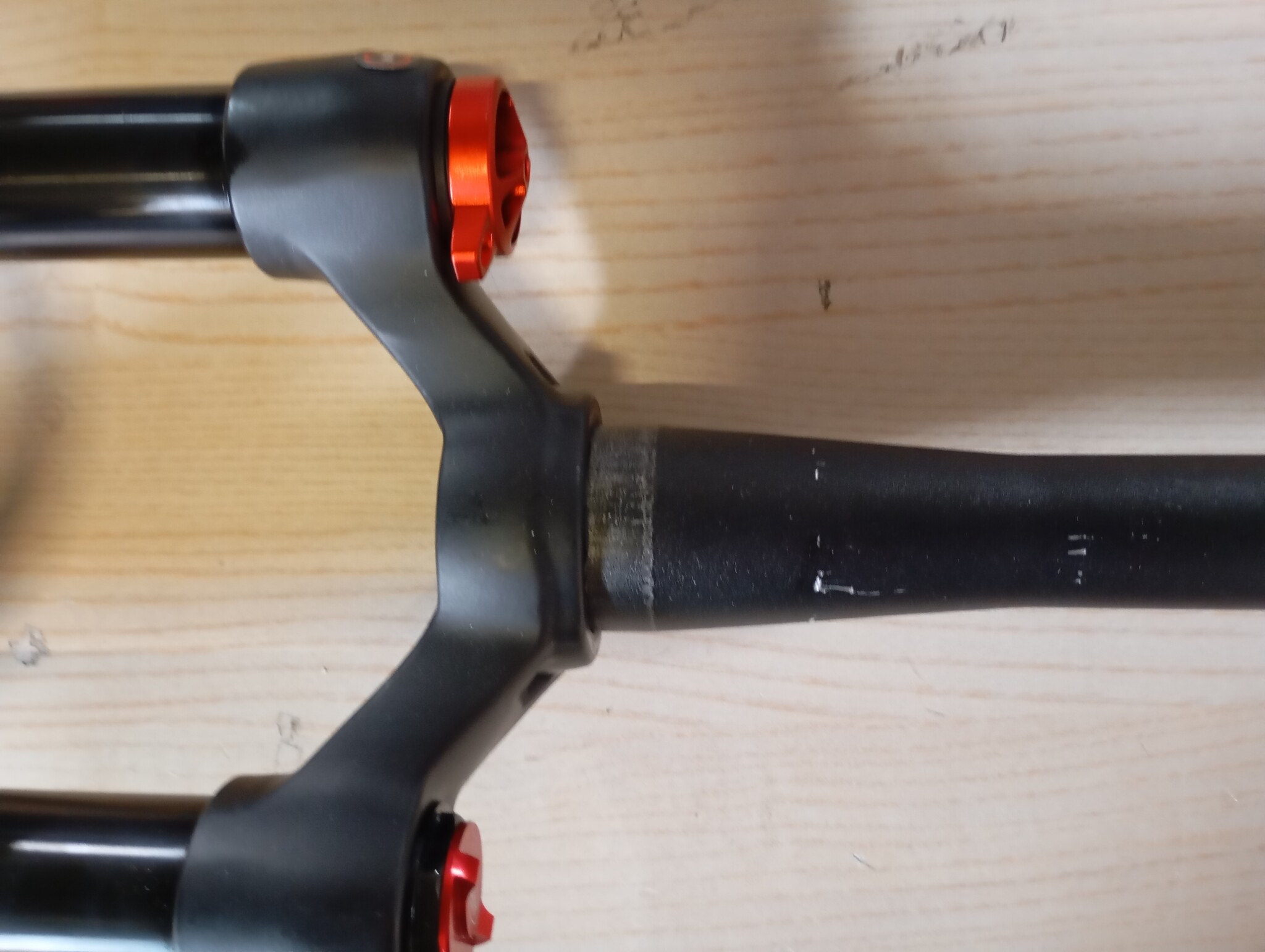 26/27,5/29 inch magnesiumlegering mountainbike vork terugslaginstelling, luchtvering voorvork 100 mm veerweg, 9 mm as, schijfrem