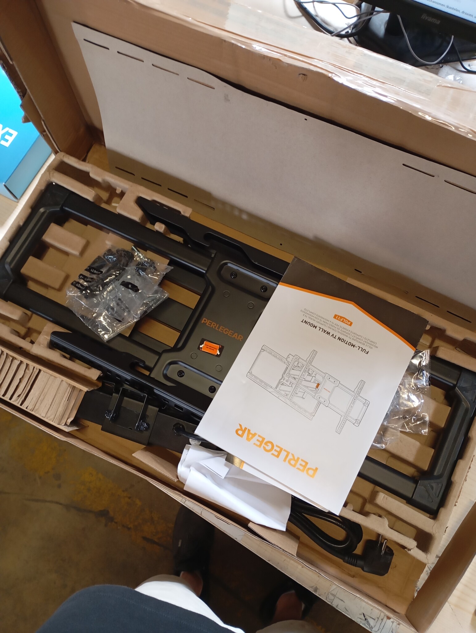 Perlegear volledig beweegbare tv-muurbeugel met stekkerdoos, 42"-90", 68kg, voorgemonteerde tv-houder, soepele rotatie, helling, extensions, VESA 600x400mm, PGLF11