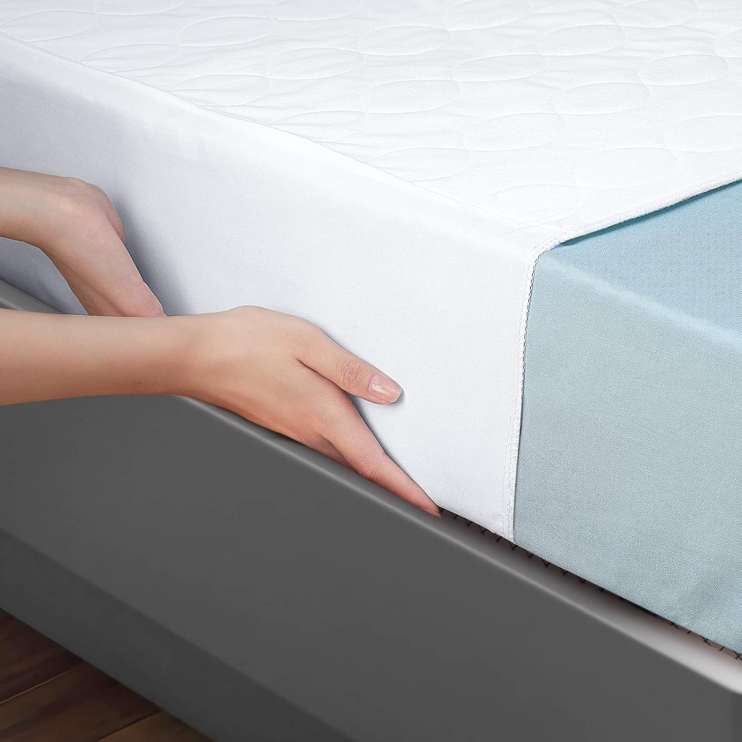 Wasbaar incontinentie bedmat met piping - Waterdichte matrashoes herbruikbaar (86 x 132 cm)