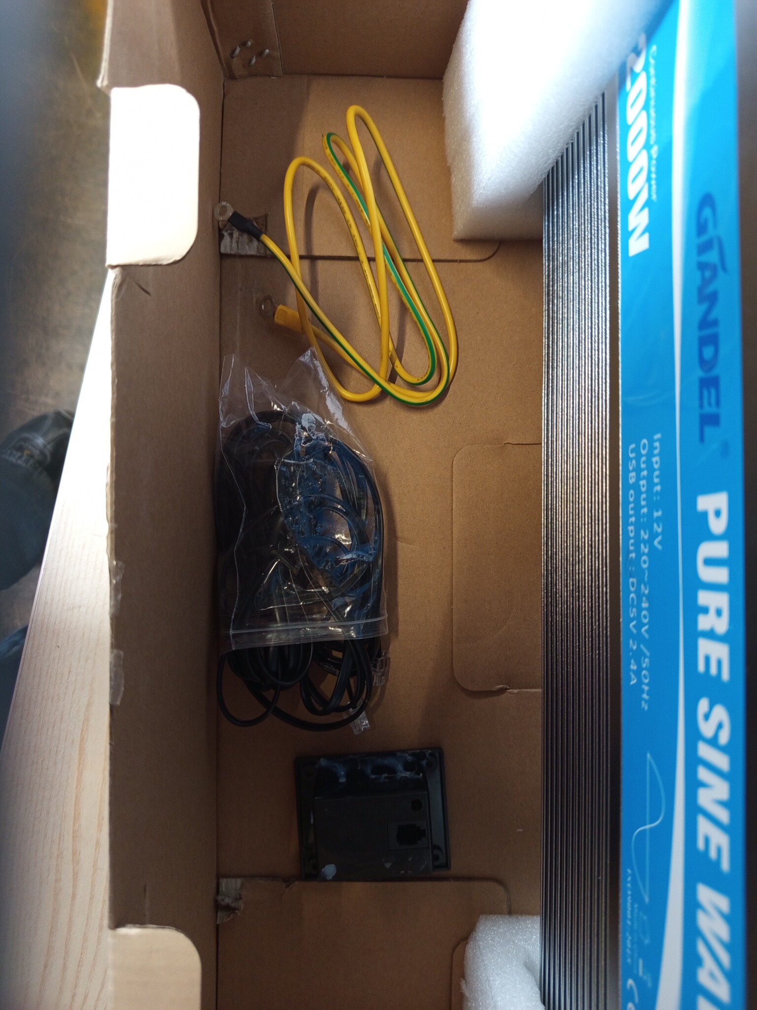 Pure Sinus Omvormer 2000W - 12V naar 220V/230V - Camper, Auto