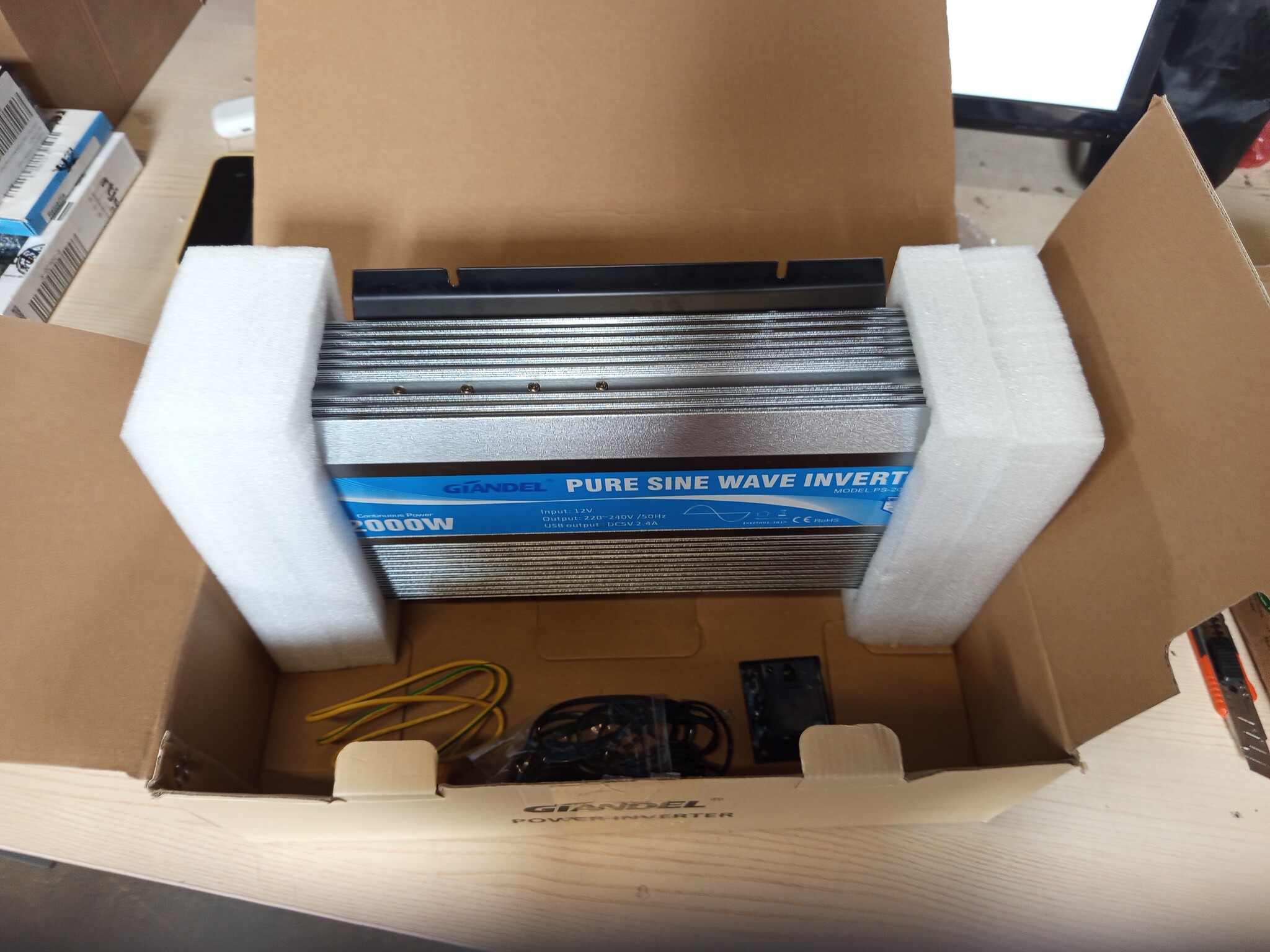 Pure Sinus Omvormer 2000W - 12V naar 220V/230V - Camper, Auto
