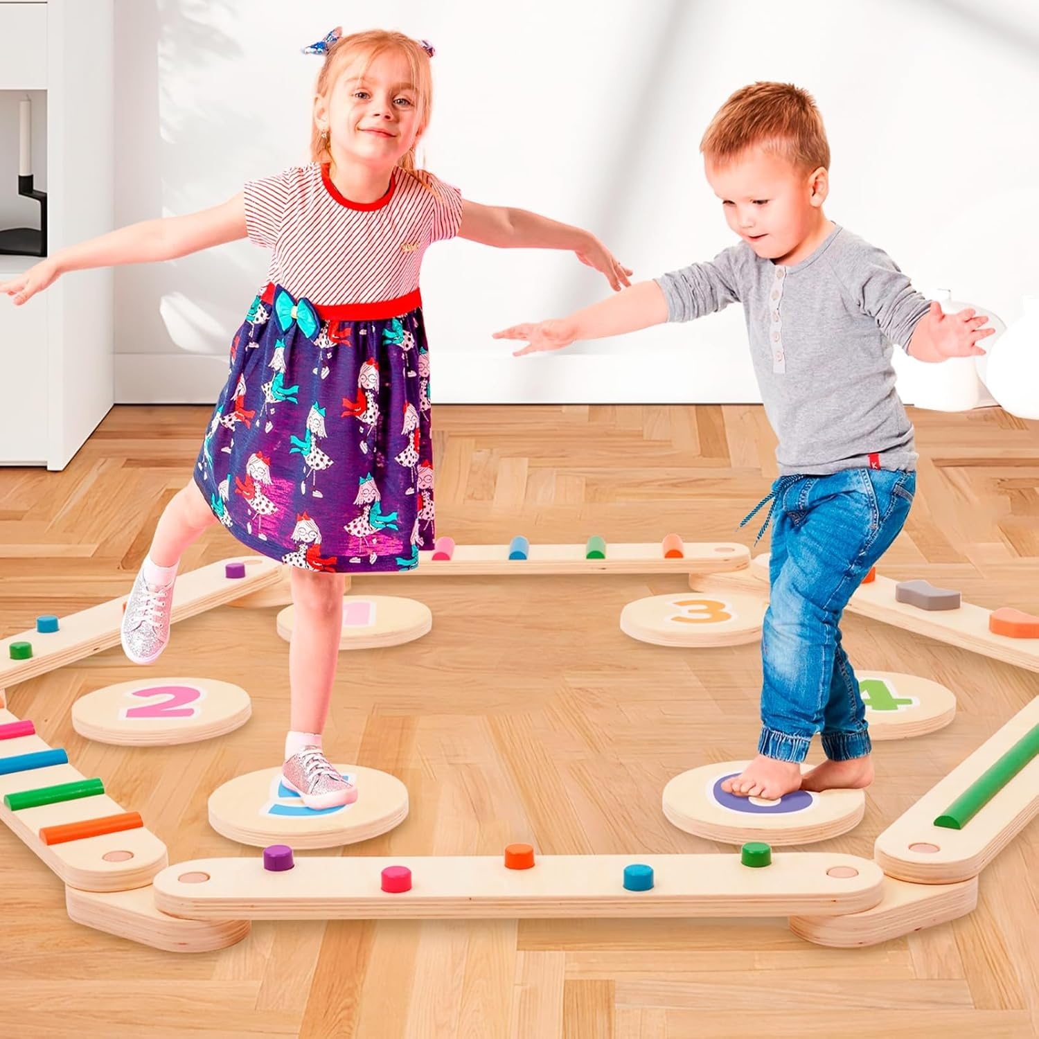 Holz Kleinkinder Schwebebalken mit 6 Balanciersteine frei kombinierbar,Montessori Spielzeug für Drinnen und Draußen,Holz-Balance-Board für Kinder für Koordination und Stabilität ab 3-7 Jahren