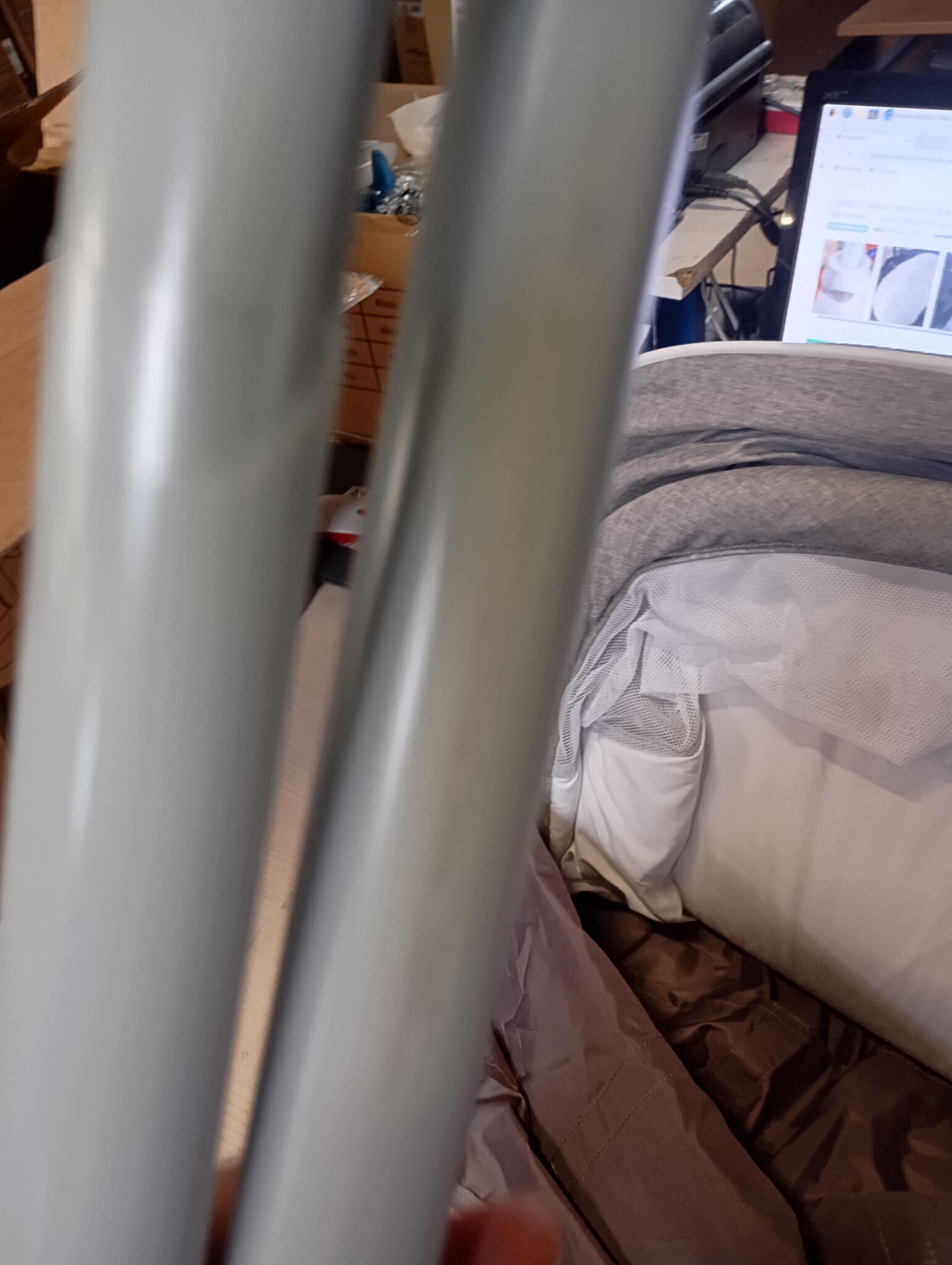 Kinderkraft 3-in-1 reisbed LOVI 3-in-1 reisbed, babybedje, wiegje, schommelwiegje, makkelijk in- en uitklappen, verstelbare zonnekap, met toebehoren, matrasje met verwijderbare hoes, Grijs