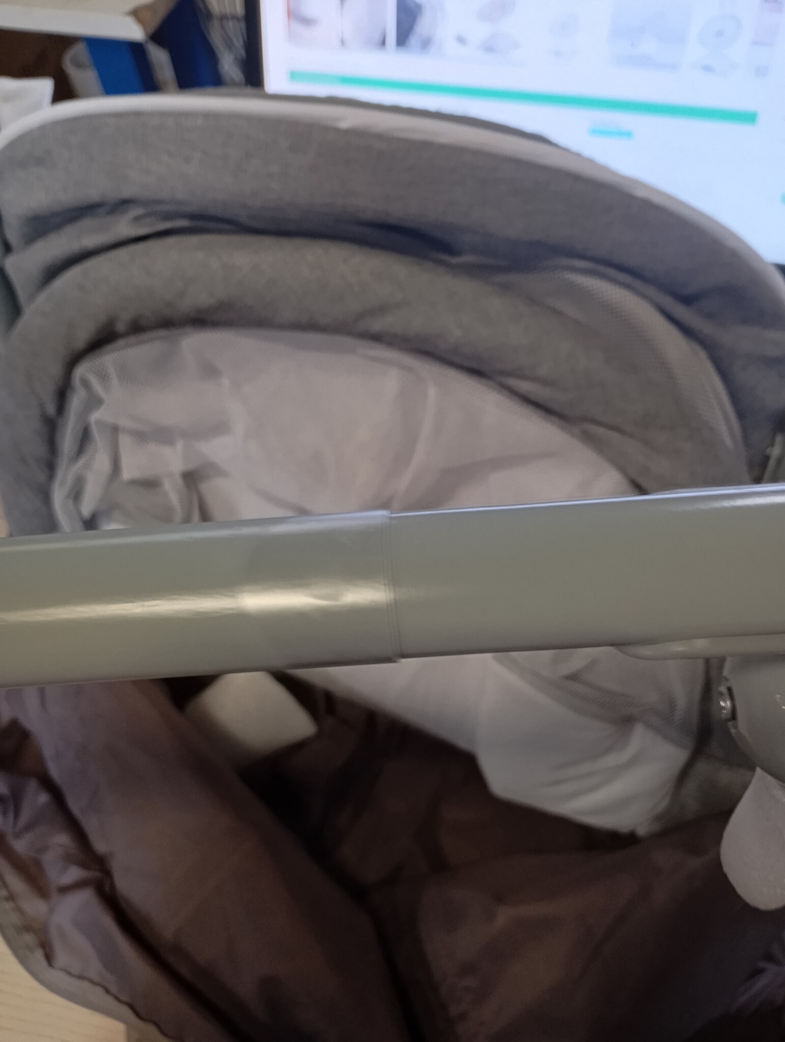 Kinderkraft 3-in-1 reisbed LOVI 3-in-1 reisbed, babybedje, wiegje, schommelwiegje, makkelijk in- en uitklappen, verstelbare zonnekap, met toebehoren, matrasje met verwijderbare hoes, Grijs