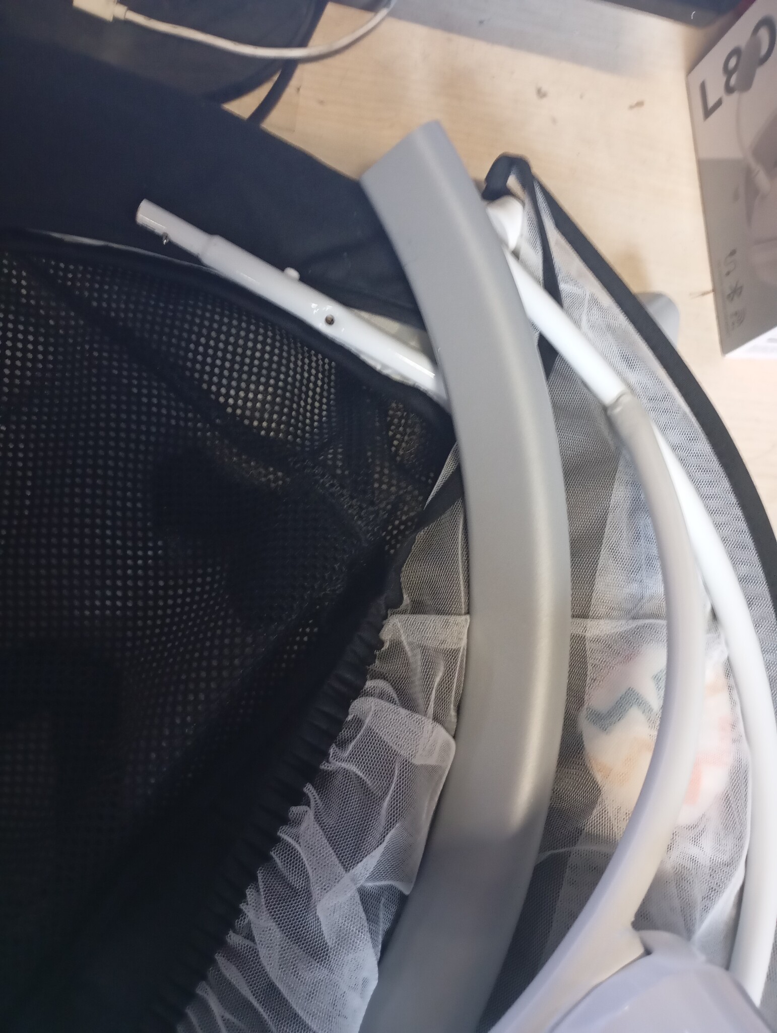 LIONELO Bella Elektrische Babywipstoel tot 9 kg – 360° Draaibare Zitting – 6 Schommelstanden & 5 Snelheden – 12 Melodieën – Automatische Bewegingsdetectie – 3 Ligposities – Afstandsbediening – Grijs