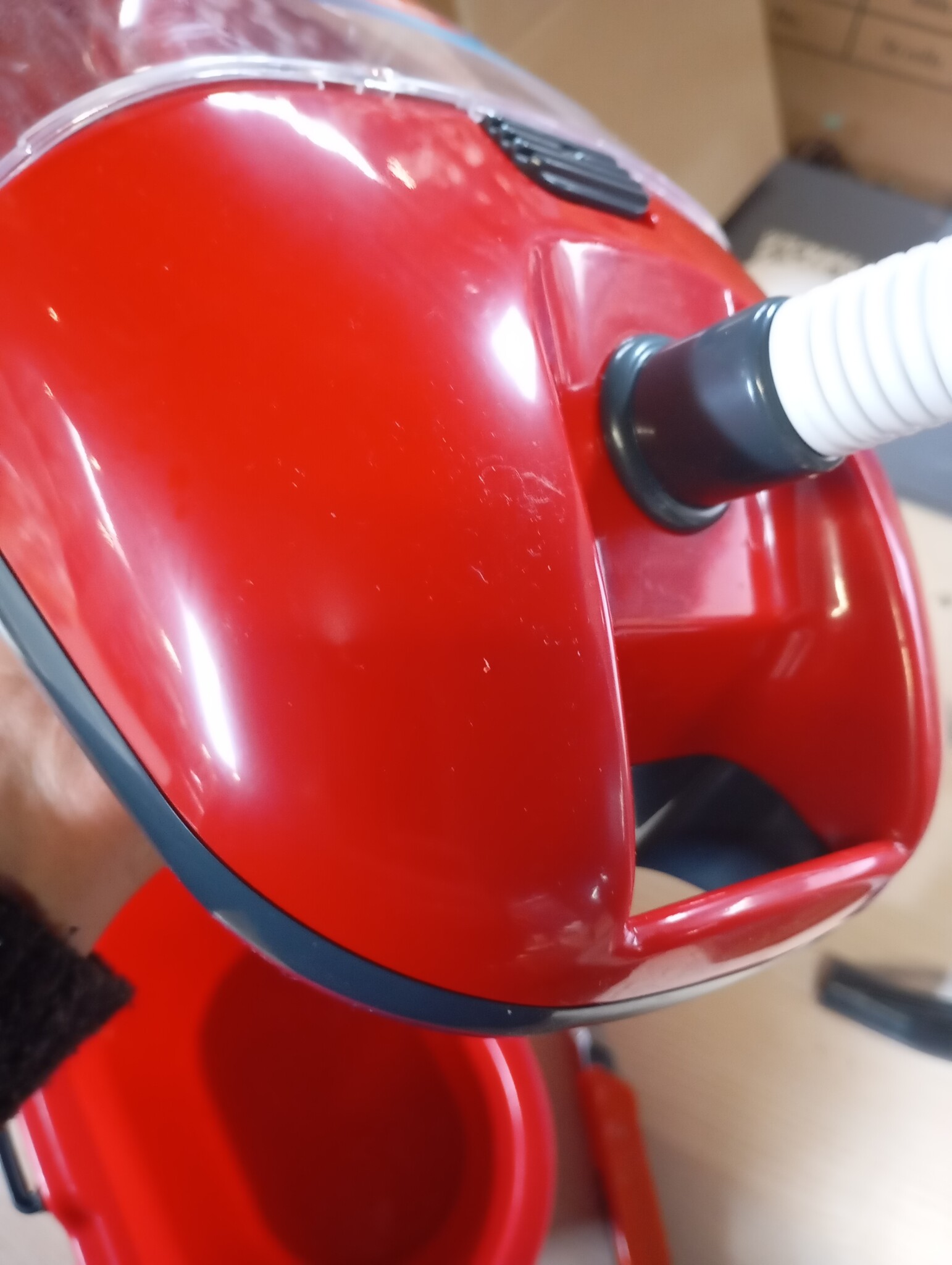 Theo Klein 6742 Vileda bezemwagen I Met bezem, emmer en nog veel meer I Stofzuiger met geluidseffecten en zuigmechanisme I Voor kinderen vanaf 3 jaar