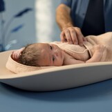 Maxi-Cosi Mavis, Baby Verschoonkussen, 50x70 cm, Vanaf Geboorte, Baby's en Peuters, Hoge Afgeronde Randen, Eenvoudig te Reinigen, Antislip Onderkant, Verschoningsmat van Zacht Schuim, Muted Terra
