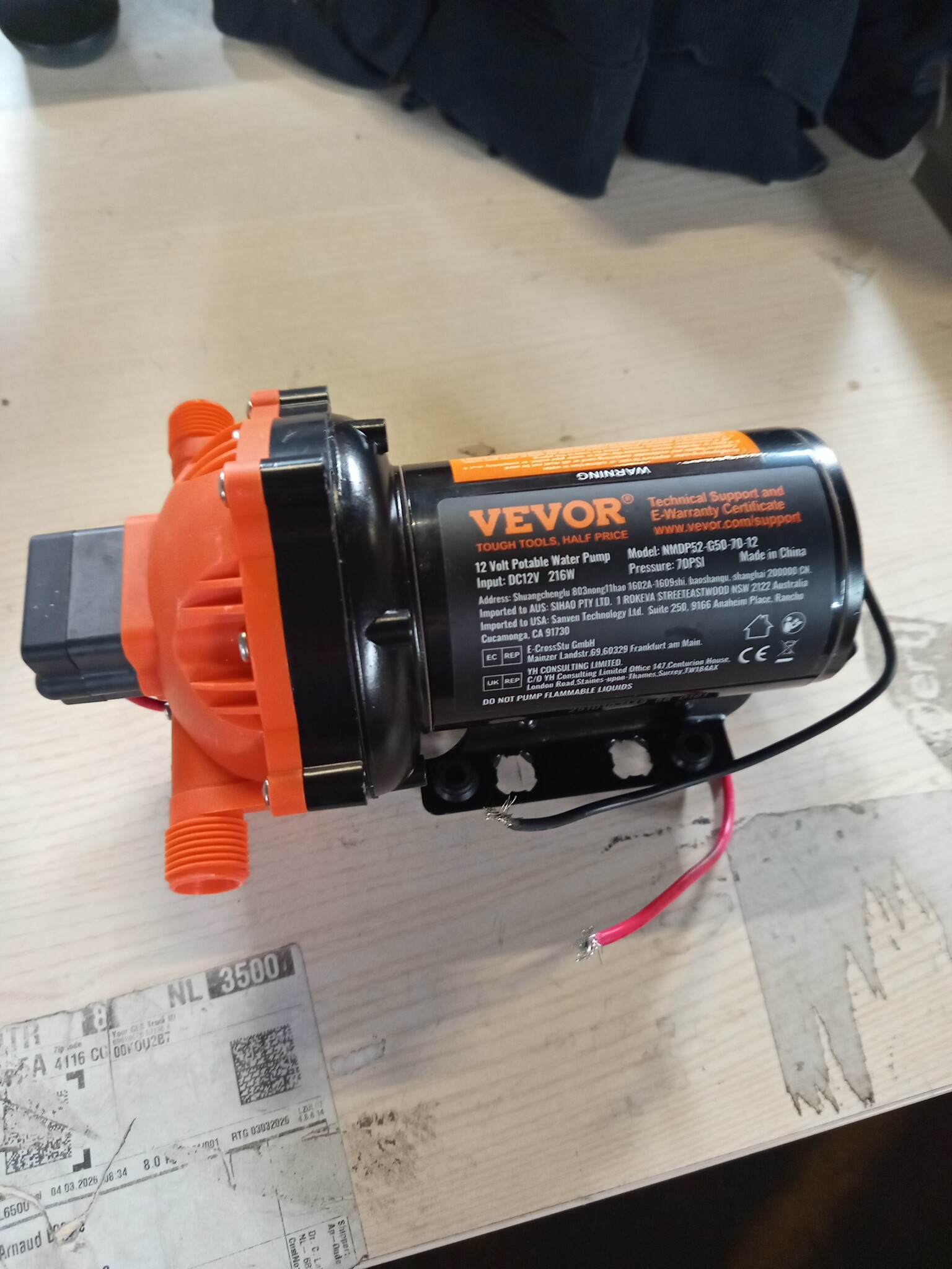 VEVOR Nautica Diaphragm Pump, 12 V, 5 GPM, 18.93 L/Min, 5 Chamber Water Pump, 12 V DC with Automatic Pressure Switch, 40-100 PSI, 70 PSI, MNPT Connection for RV, Yacht, Food, Truck, Motorhome,