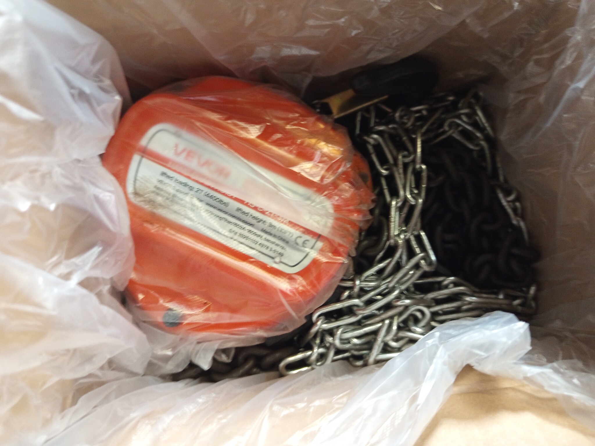 VEVOR Trekkoord met 2 T draagvermogen, handketting, 3 m hefhoogte, hoes met G80-ketting, krachtige takel, handmatige takel voor garages, magazijnen, automobielmachines, oranje