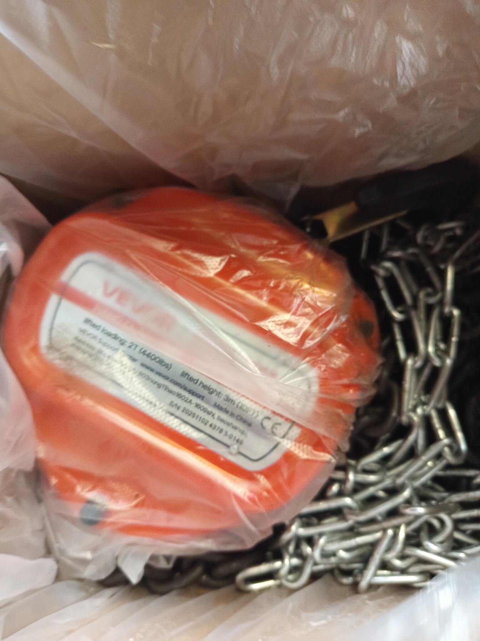 VEVOR Trekkoord met 2 T draagvermogen, handketting, 3 m hefhoogte, hoes met G80-ketting, krachtige takel, handmatige takel voor garages, magazijnen, automobielmachines, oranje