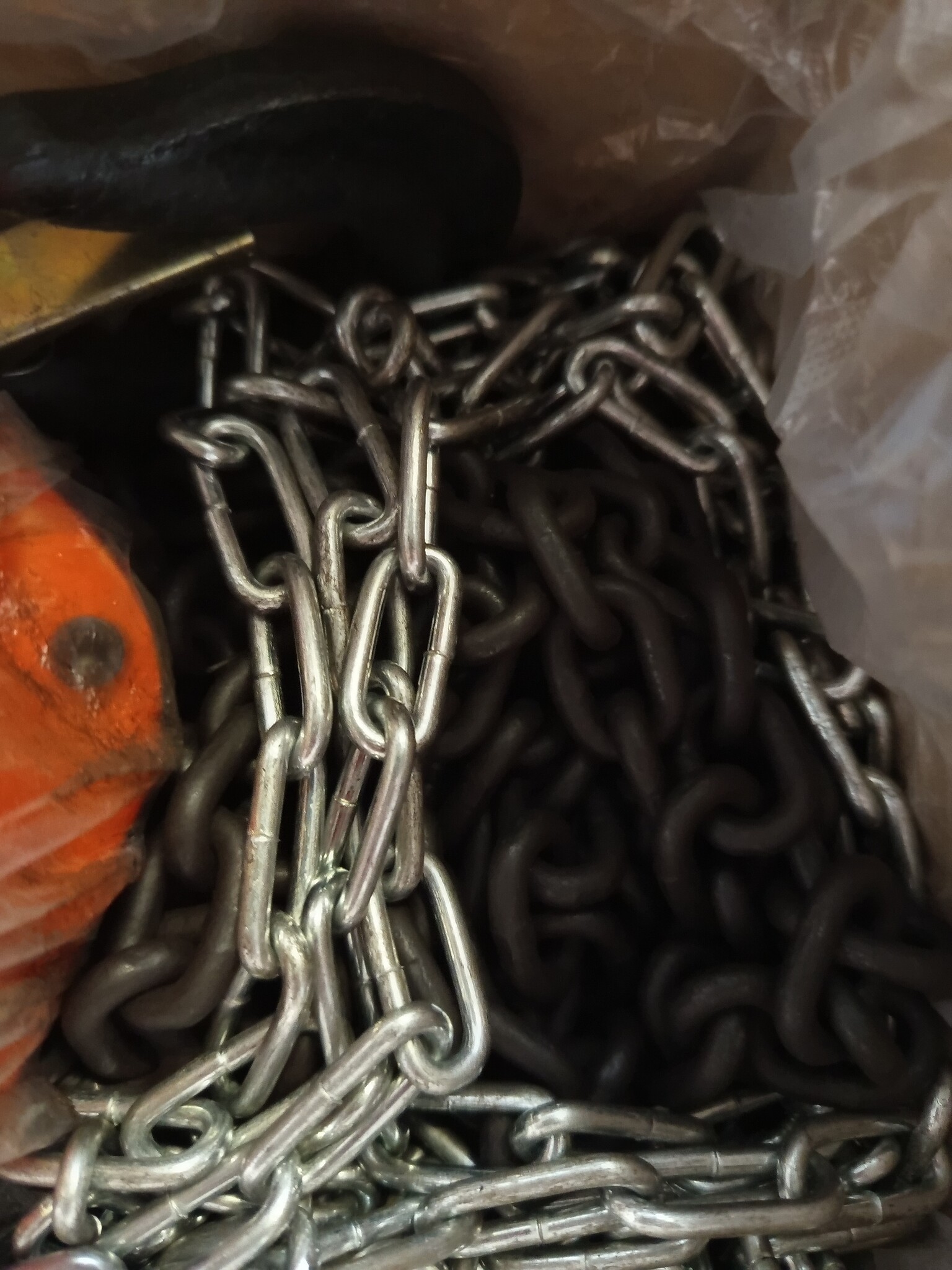 VEVOR Trekkoord met 2 T draagvermogen, handketting, 3 m hefhoogte, hoes met G80-ketting, krachtige takel, handmatige takel voor garages, magazijnen, automobielmachines, oranje