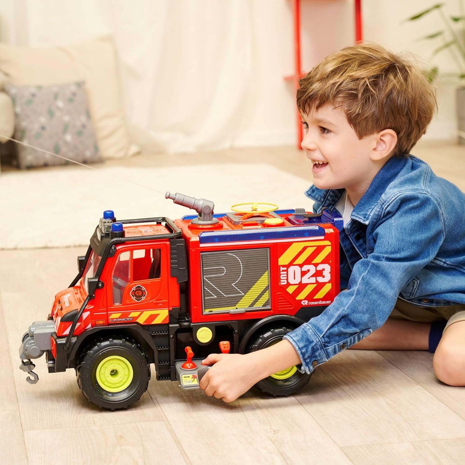 Dickie Toys - Unimog U530 Fire Rescue (50 cm) - grote brandweerauto met waterspuit en lier per stick-controller, kinderspeelgoed vanaf 3 jaar met licht en geluid, incl. batterijen