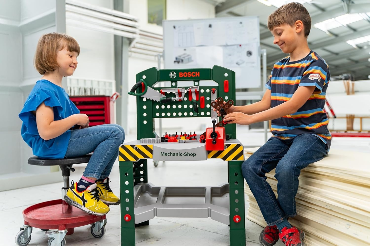 Theo Klein 8574 Bosch werkbank met 77 onderdelen I Met gereedschap en toebehoren I Werkblad met leerfunctie I Speelgoed voor kinderen vanaf 3 jaar