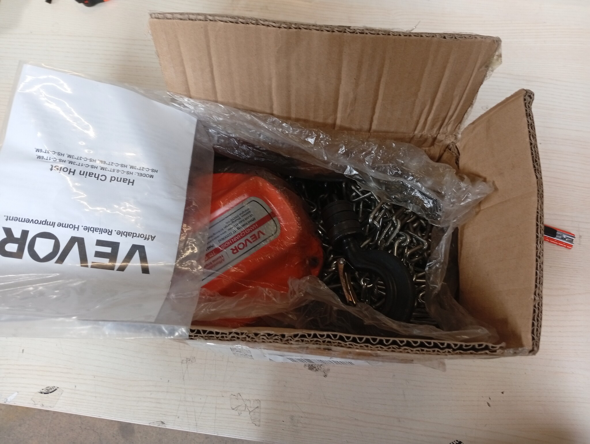 VEVOR Trekkoord met 2 T draagvermogen, handketting, 3 m hefhoogte, hoes met G80-ketting, krachtige takel, handmatige takel voor garages, magazijnen, automobielmachines, oranje