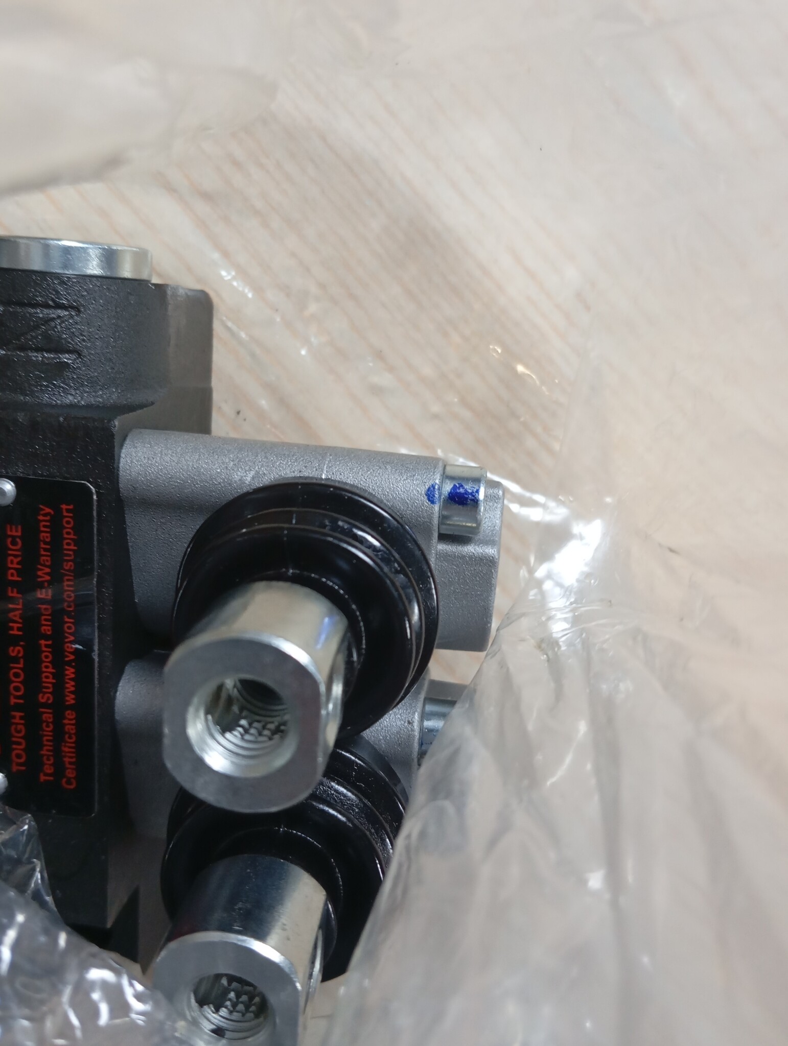 Vevor Hydraulische klep 2 spoel hydraulische directionele regelklep 11gpm hydraulische regelklep dubbelwerkend voor tractoren laders tanks zwart: industrieel en wetenschappelijk