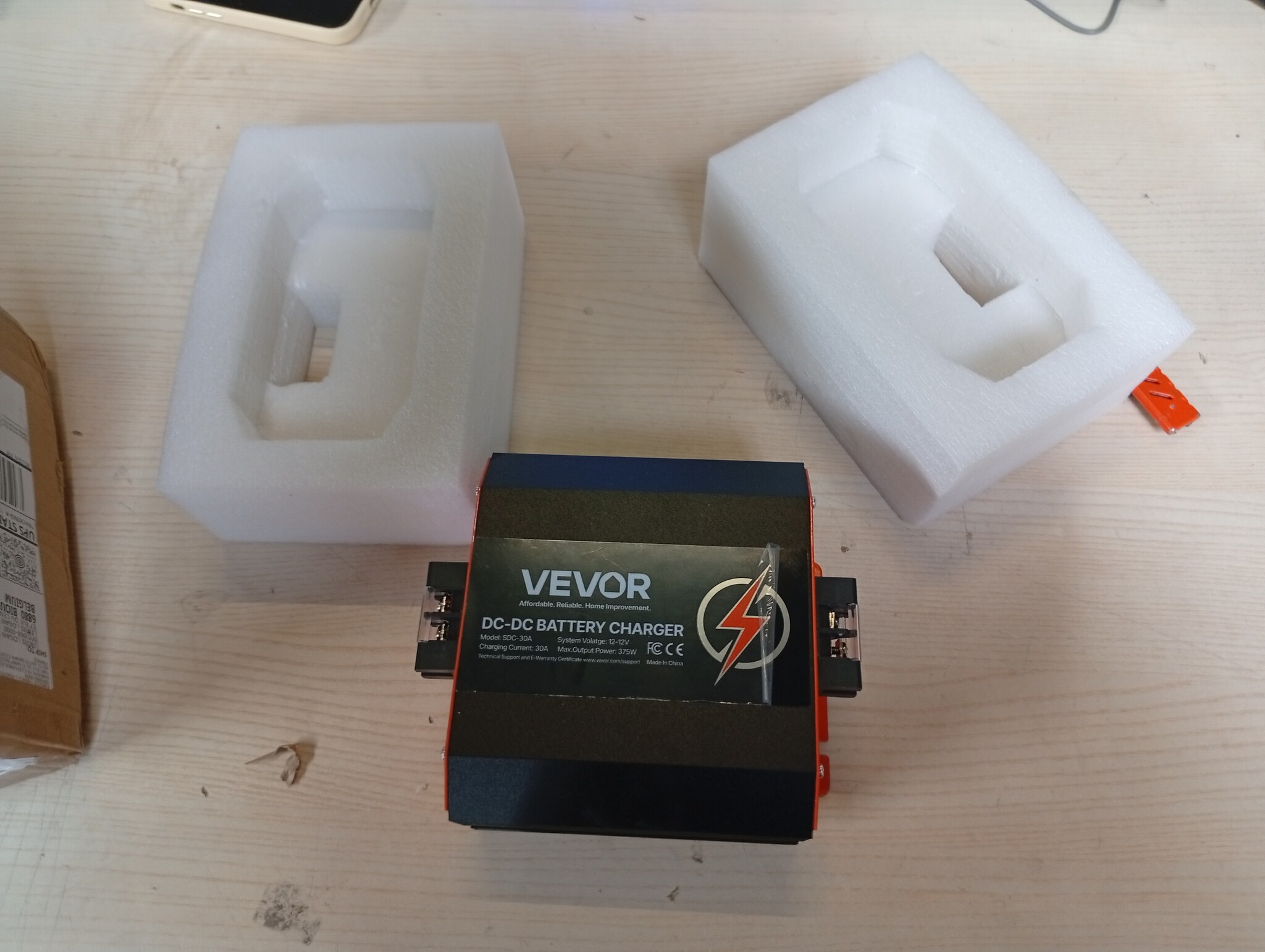 VEVOR DC-DC Acculader 12V 30A - 375W - Zwart - Geschikt voor Lithium, AGM, Gel en Loodaccu's