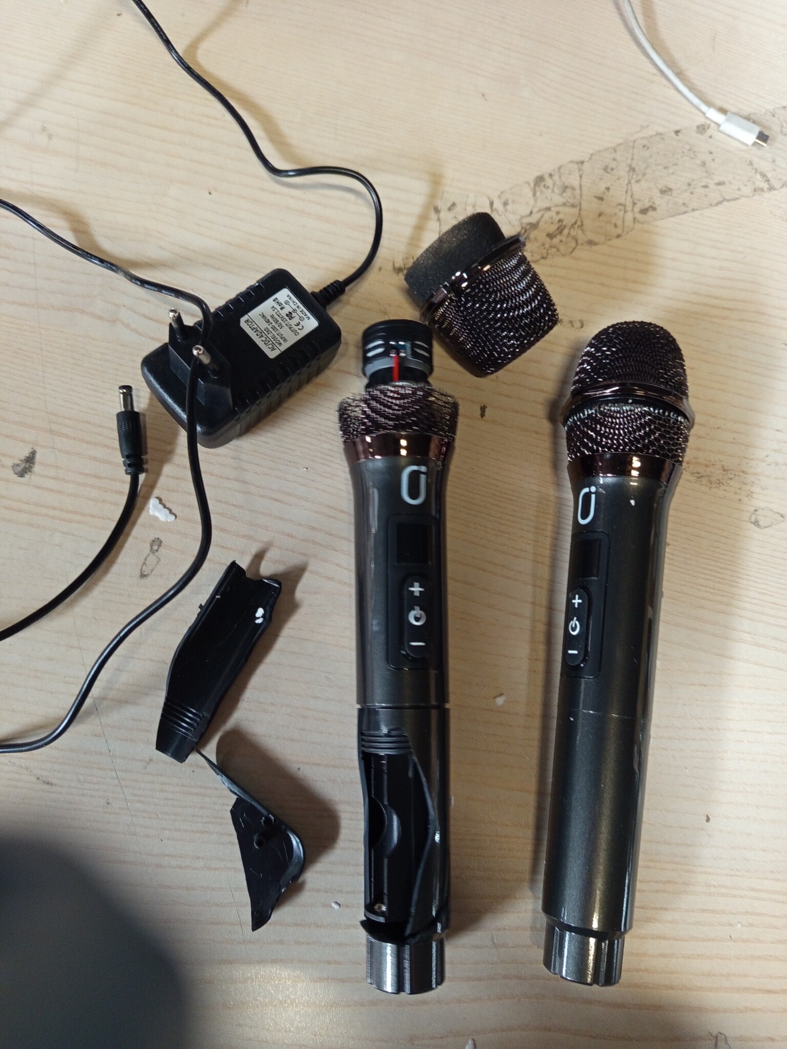 JYX Karaokemachine met 2 draadloze microfoons voor volwassenen, 8 inch subwoofer grote Bluetooth-luidspreker met 500W piekvermogen, PA-systeem met DJ-licht, rollende wielen en trolley (meerkleurig)