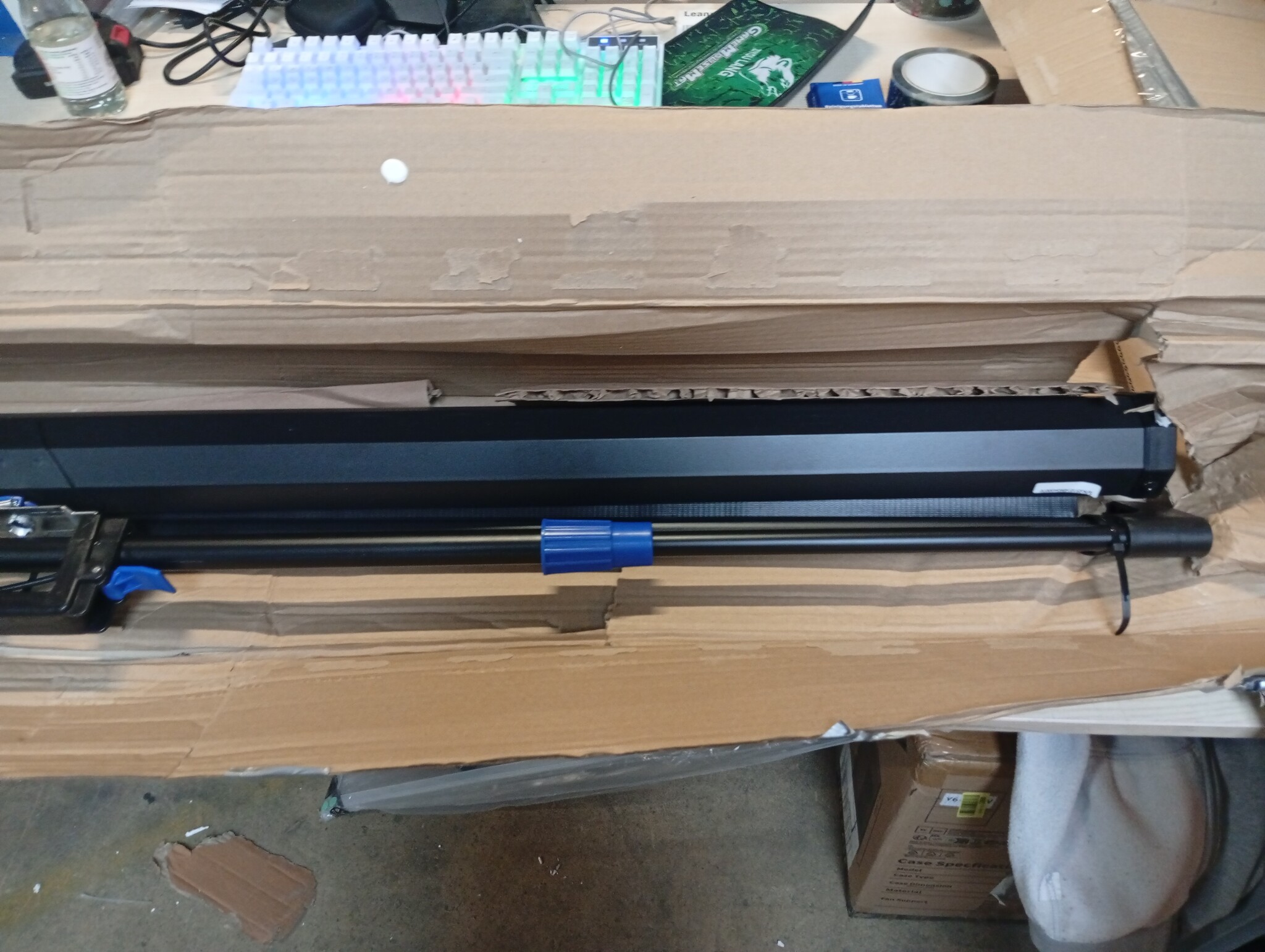 VEVOR Projectiescherm met standaard, 60 inch 160 ° groothoek binnen en buiten, projectiescherm, 16:9 4K HD kreukloze draagbare statiefschermen met draagtas, voor bioscoop, thuisbioscoop, kantoor