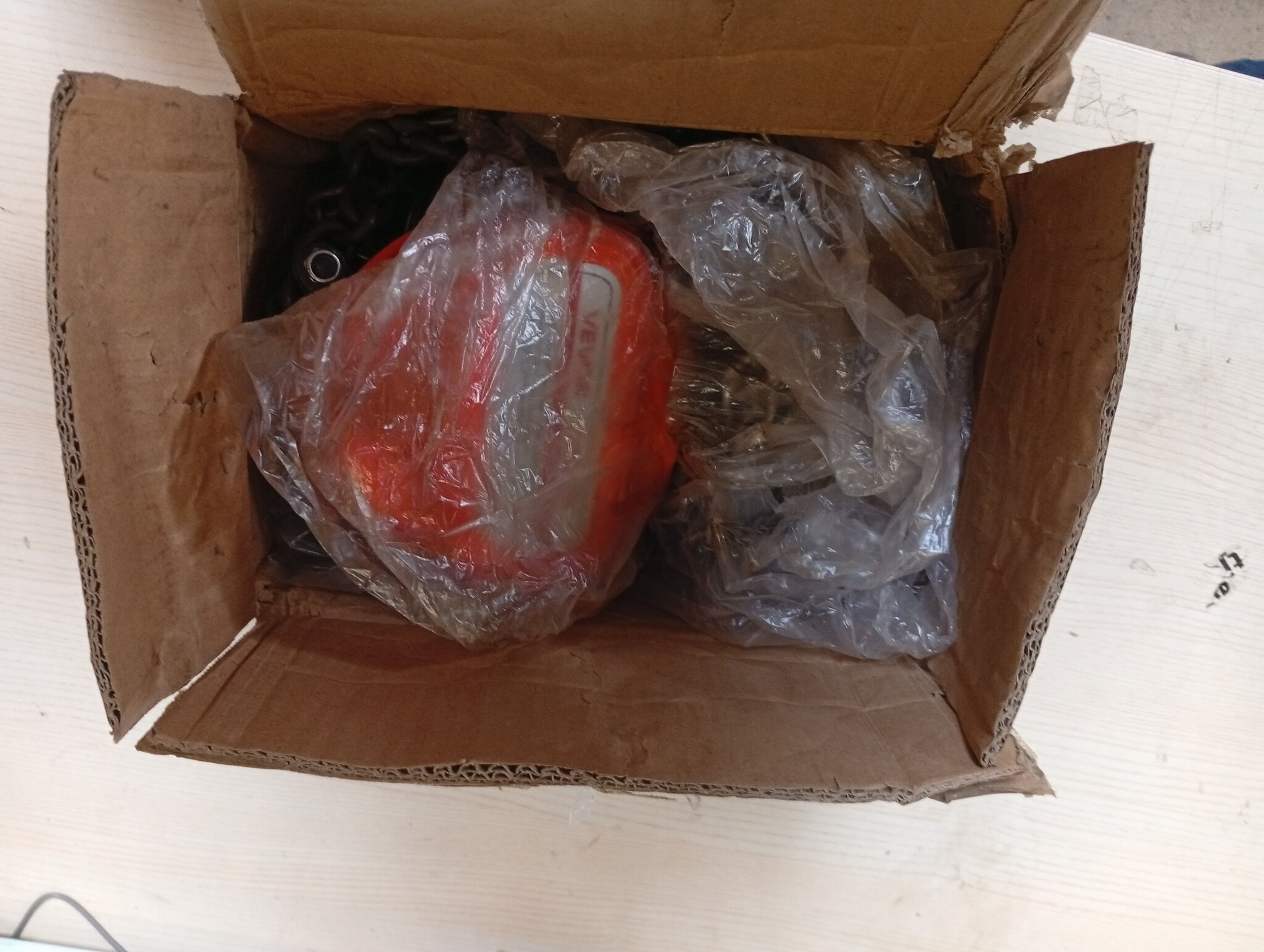 VEVOR Manual Drawstring, Capacity 1 T, with Galvanized Chain G80 Upgrade, Lift Height 6 m, Hoist for Cars in Warehouse, Orange