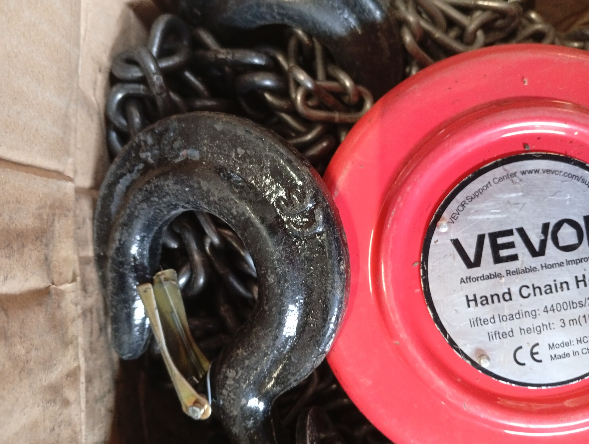 VEVOR Handmatige kettingtakel, draagvermogen 2 T, hefhoogte 3 m, met robuuste haak, G70-ketting, mechanische veiligheidsrem, goederenheffen voor garages, bouwplaatsen, magazijnen, rood